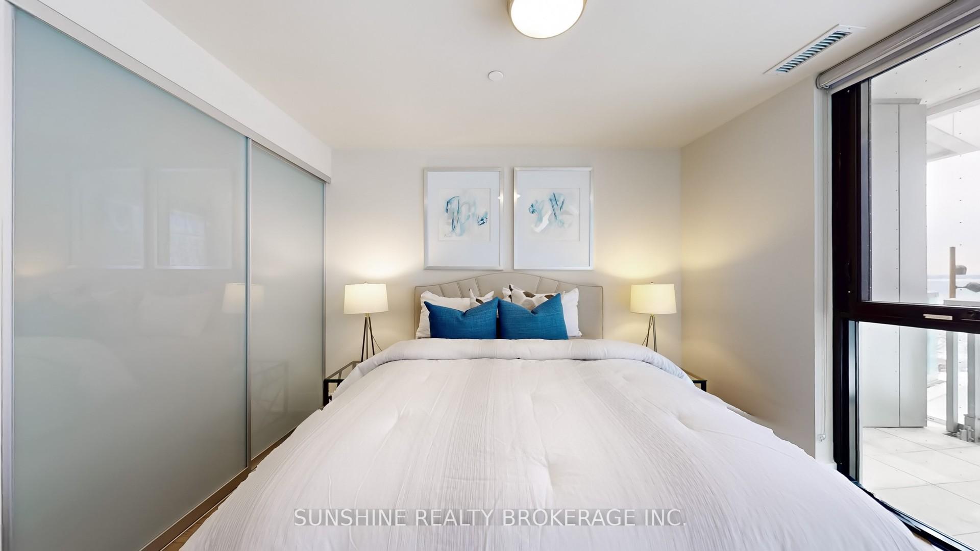 3 Bedrooms Condo at 118 Merchants’ Wharf, Toronto For sale