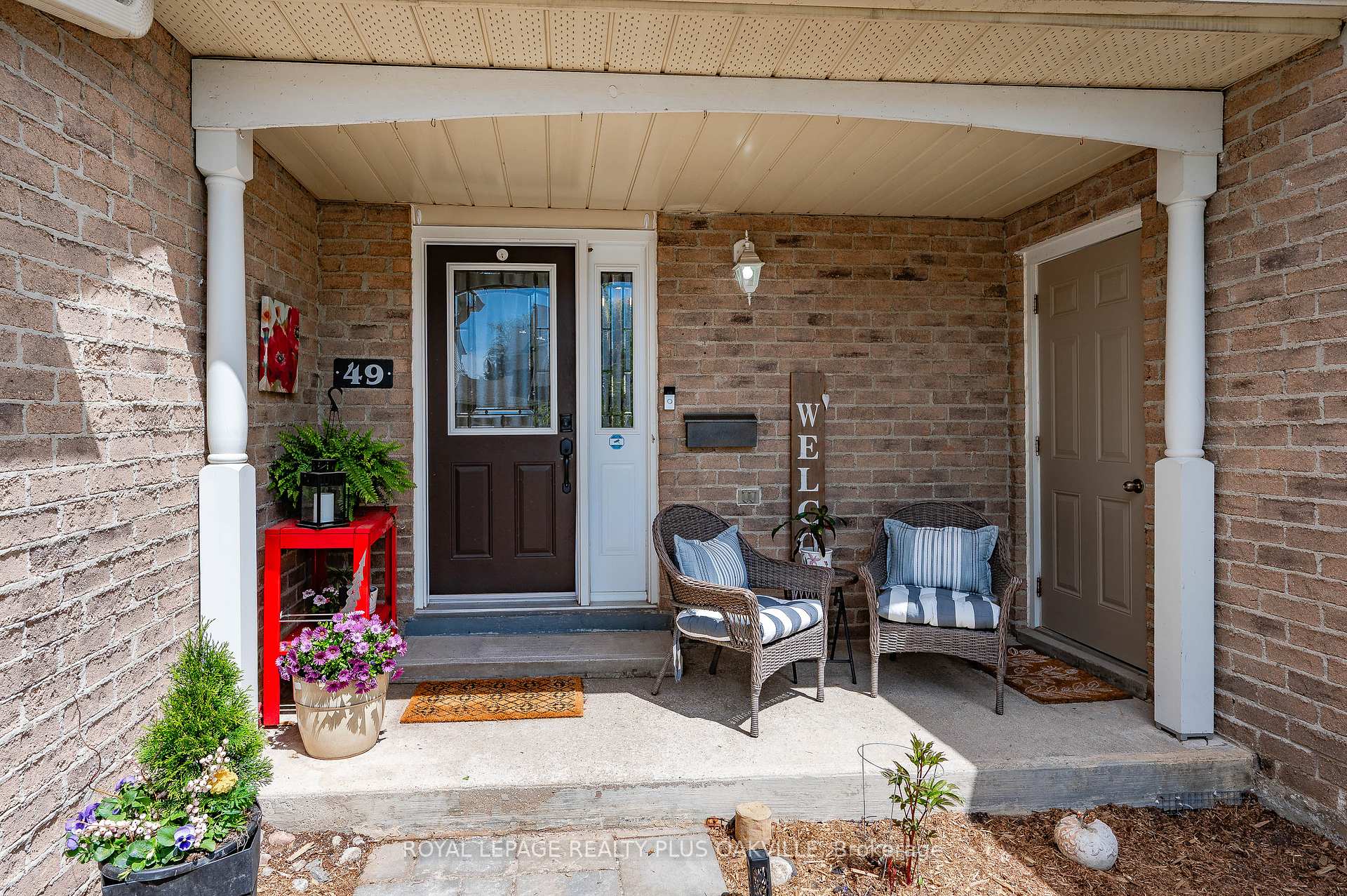 2 Bedrooms Condo at 5255 Lakeshore, Burlington For sale
