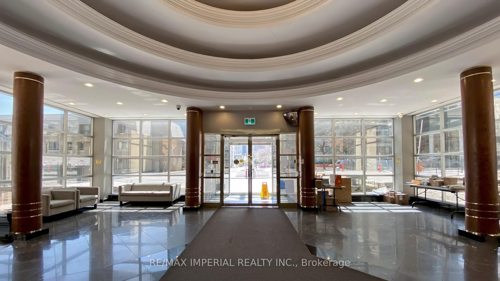 3 Bedrooms Condo at 18 Hollywood, Toronto For sale