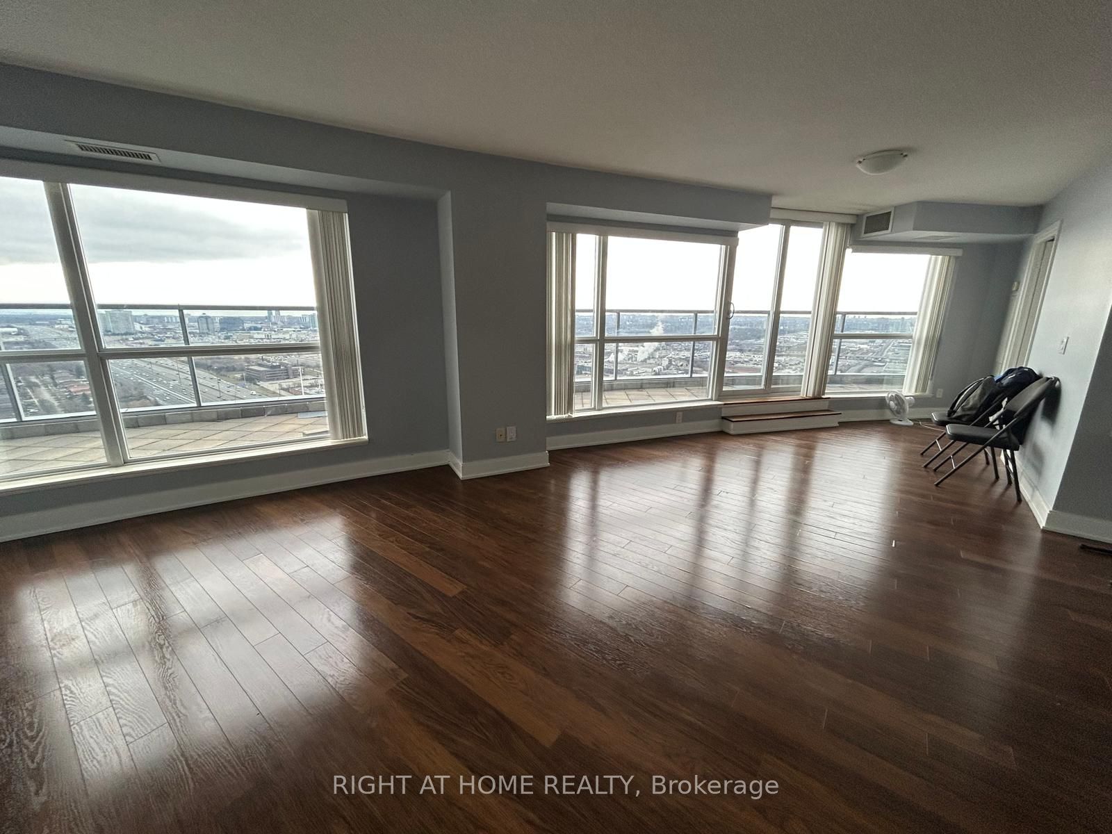 125 VILLAGE GREEN Square, #3703