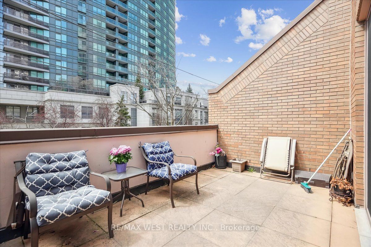 3 Duplex Avenue, #108
