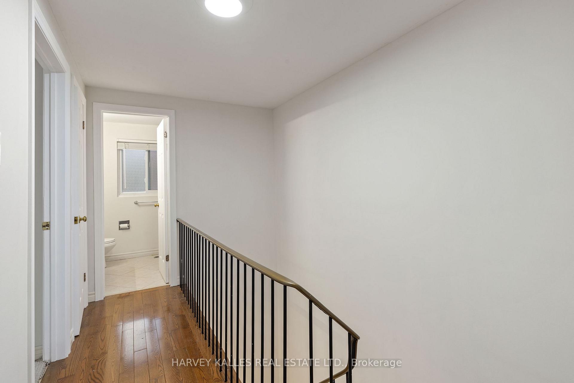 3 Bedrooms Condo at 2020 South Millway, Mississauga For sale