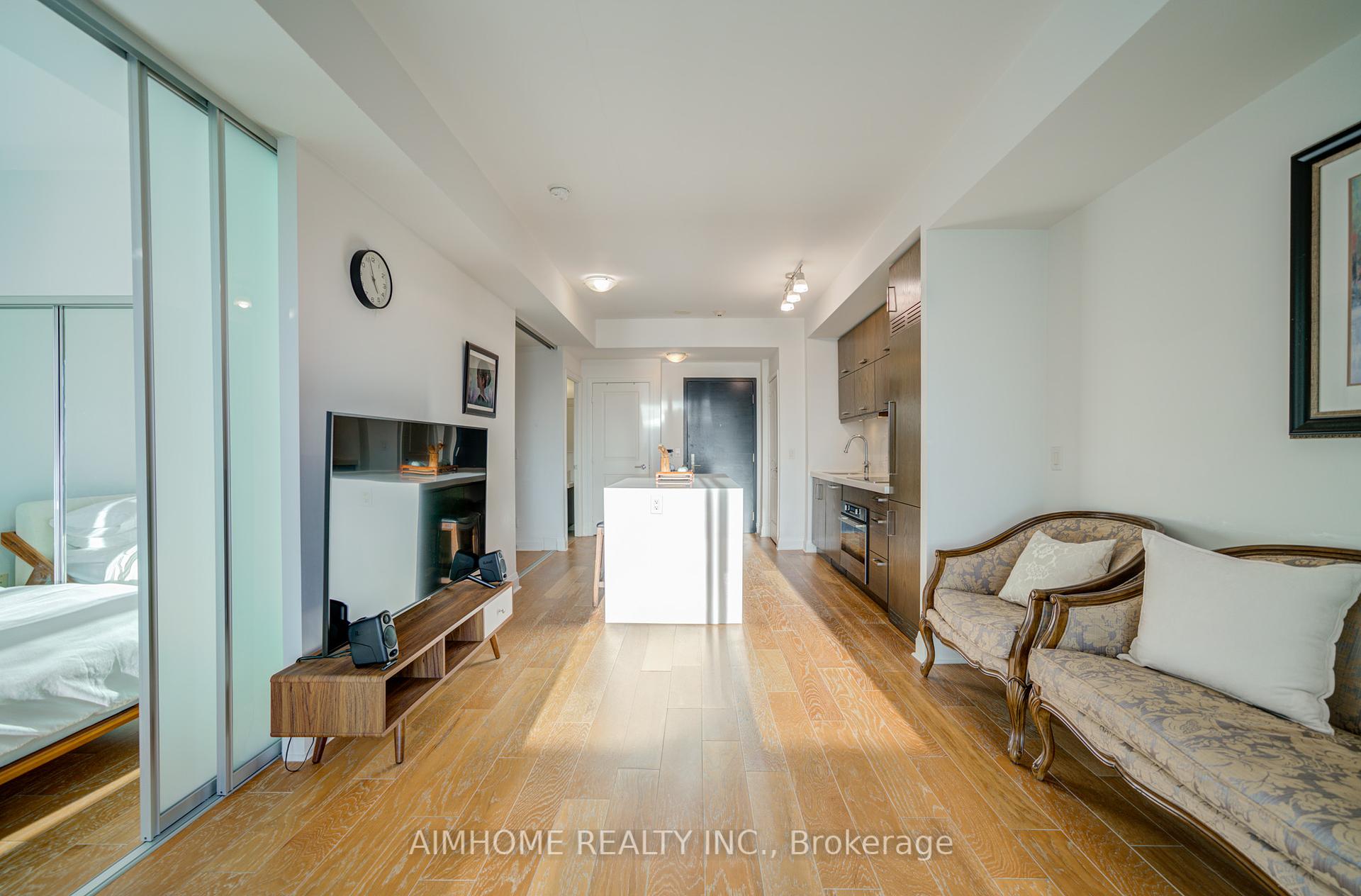 2 Bedrooms Condo at 1080 Bay, Toronto For sale