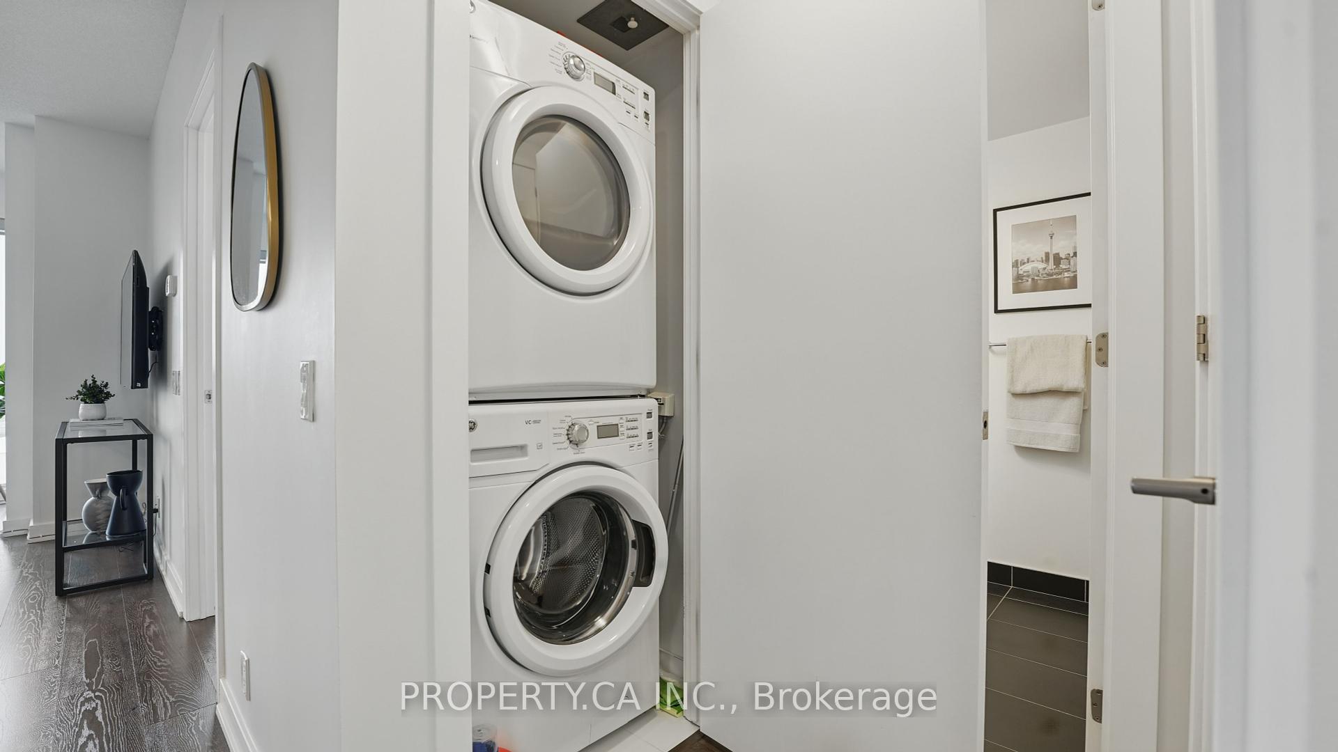 2 Bedrooms Condo at 2220 Lakeshore,  Toronto For sale