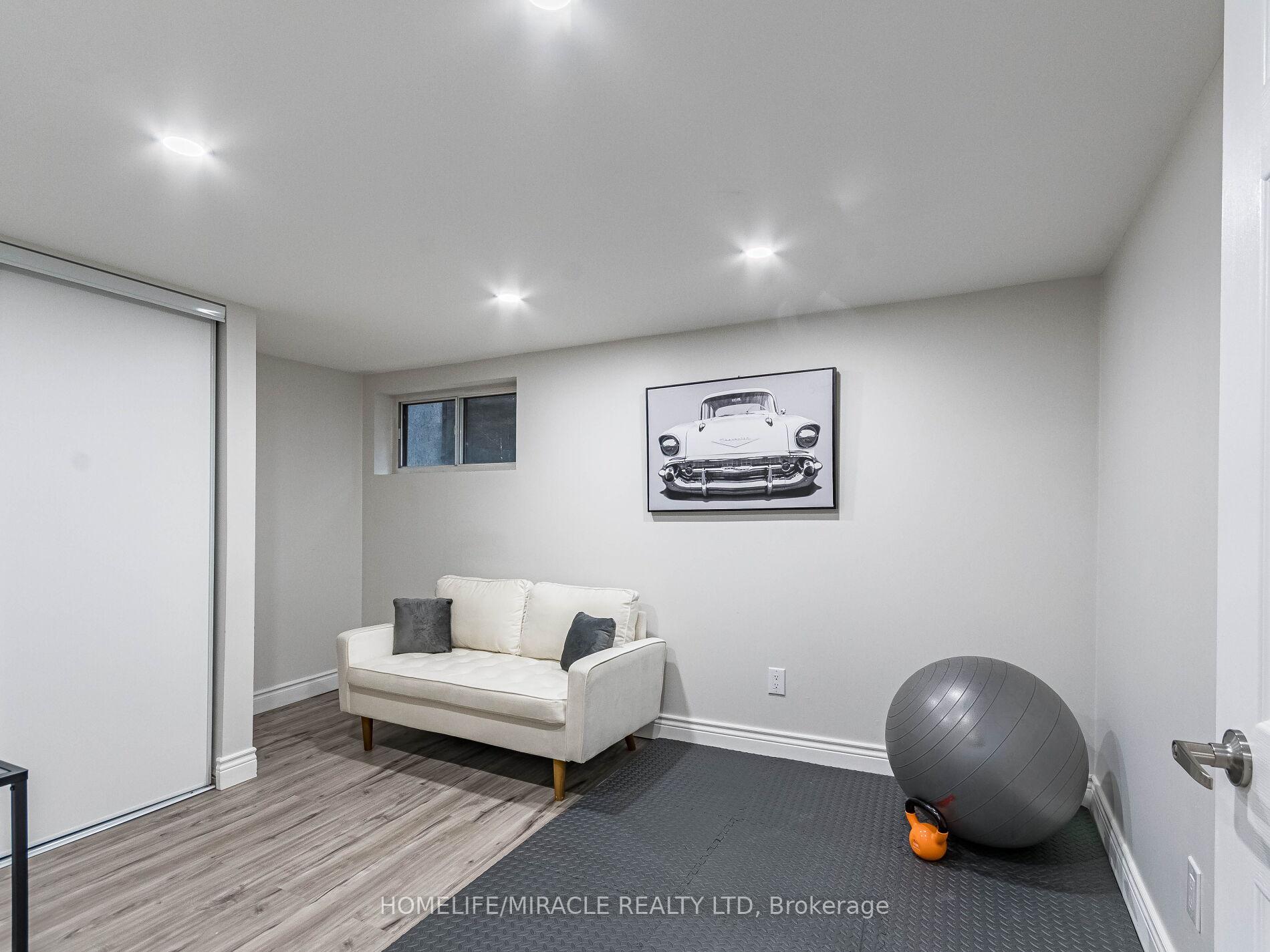 5 Bedrooms Condo at 180 Mississauga Valley, Mississauga For sale