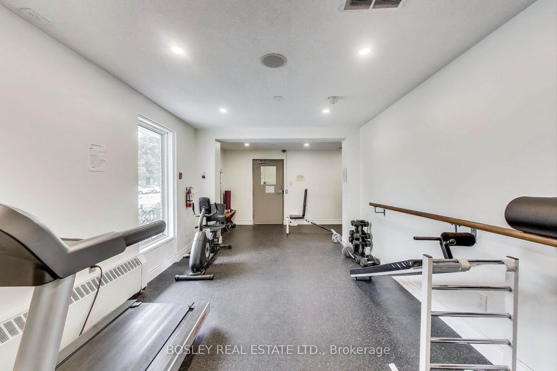 2 Bedrooms Condo at 10 Parkway Forest, Toronto For sale