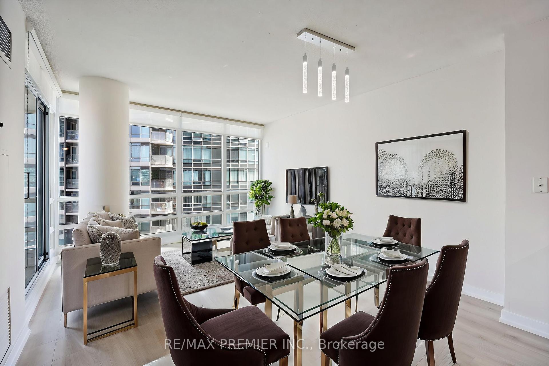2 Bedrooms Condo at 381 Front,  Toronto For sale