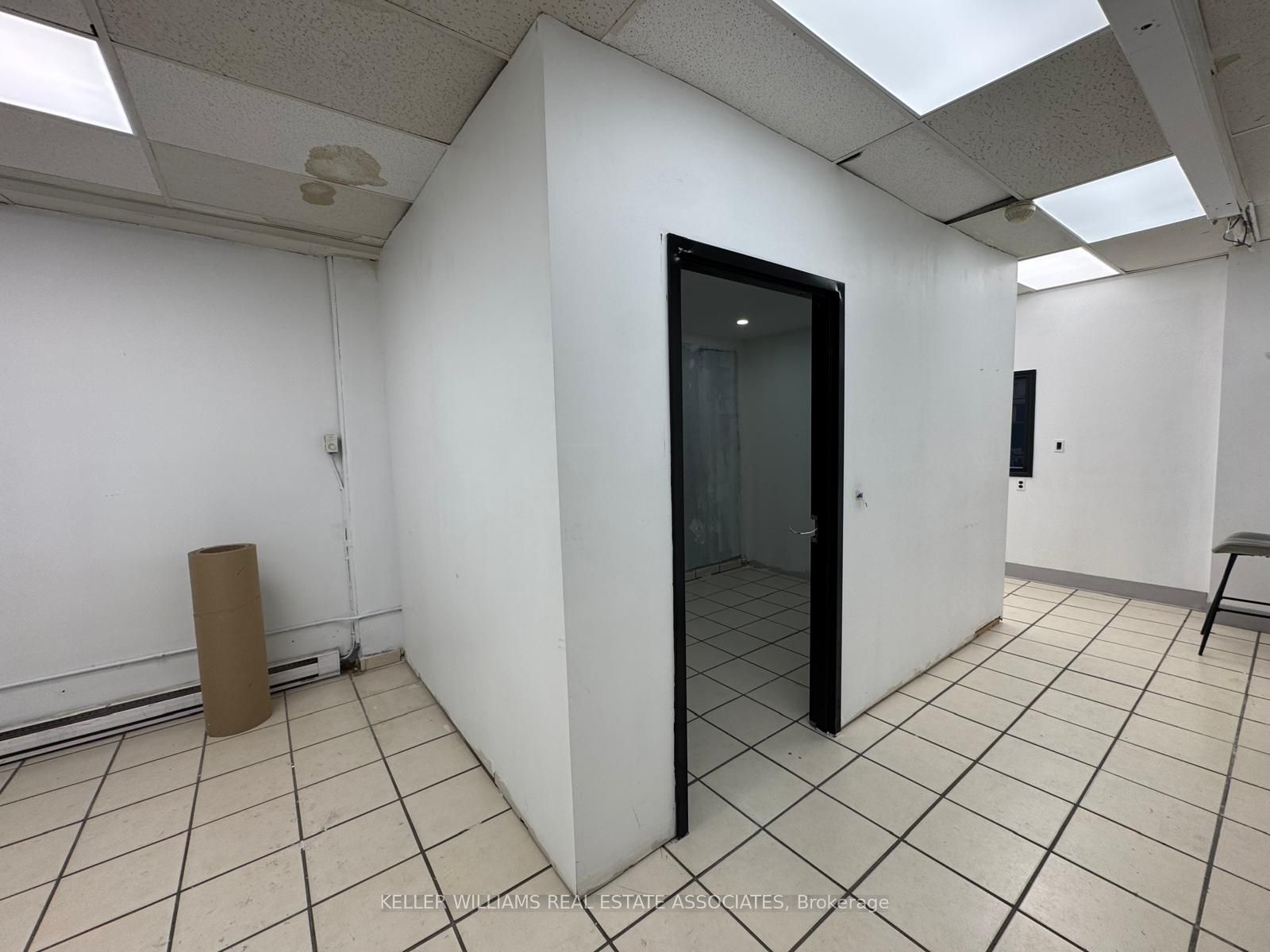 300 Lakeshore Road W