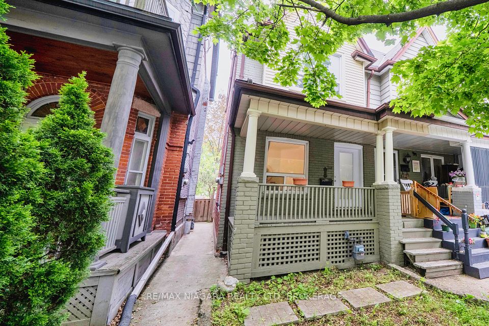 341 Clinton