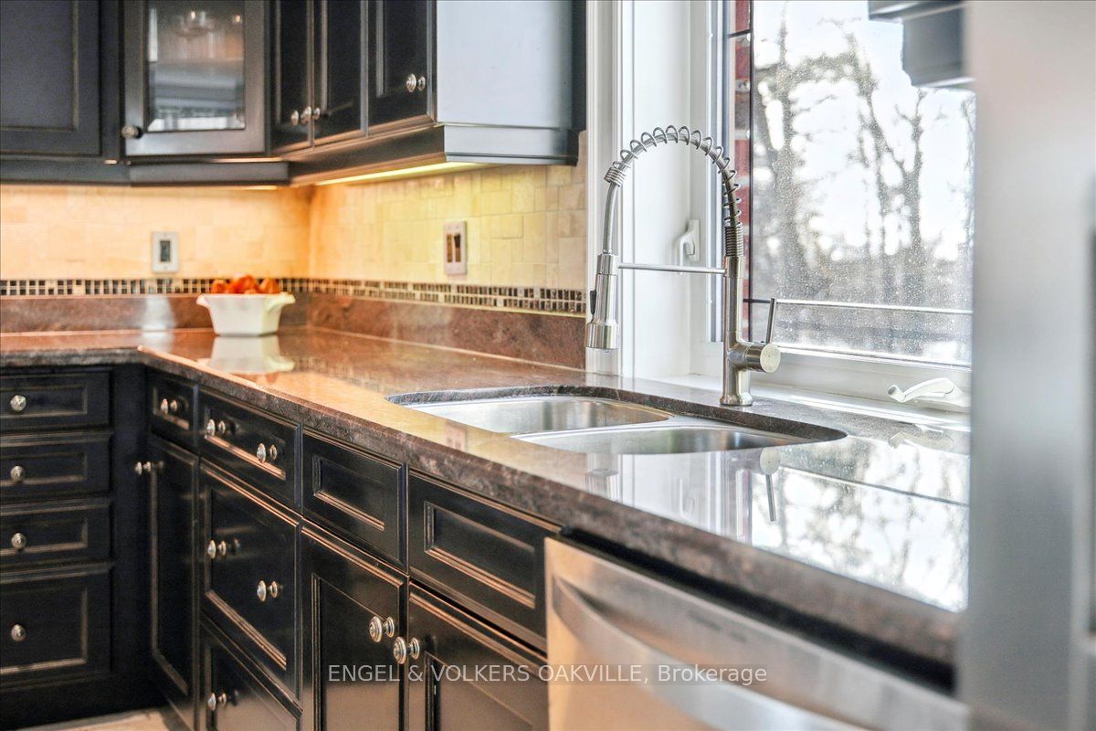 390 Upper Middle Road E, #306