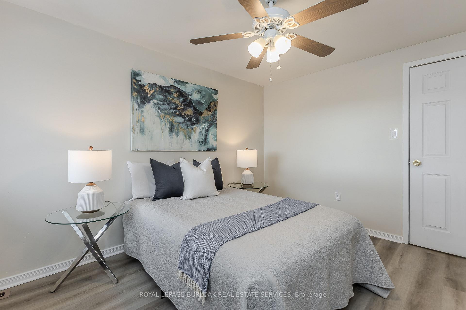 4 Bedrooms Condo at 25 Redbury, Hamilton For sale