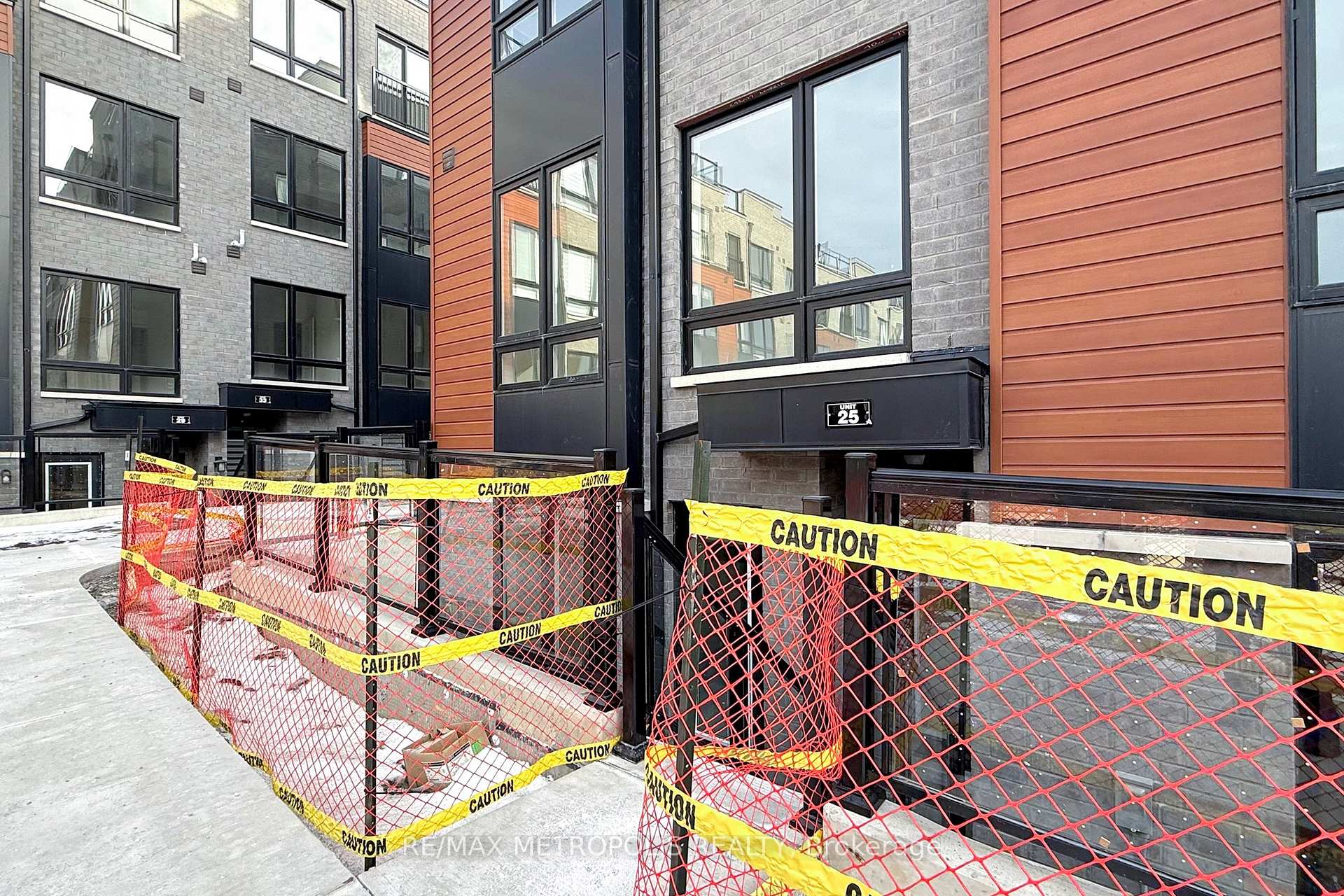 3 Bedrooms Condo at 35 Priya, Toronto For sale