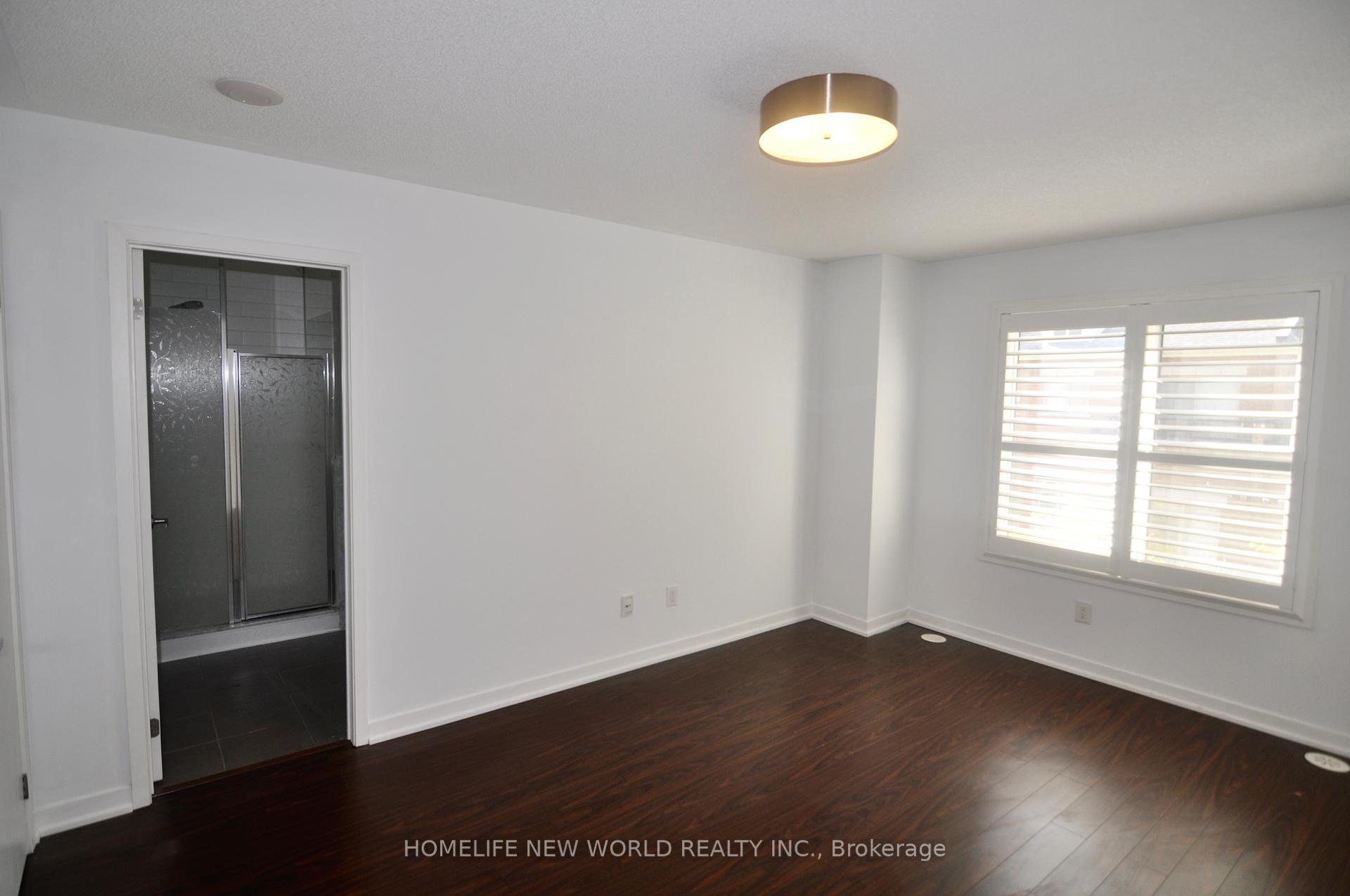 3 Bedrooms Condo at 370 Square One,  Mississauga For sale