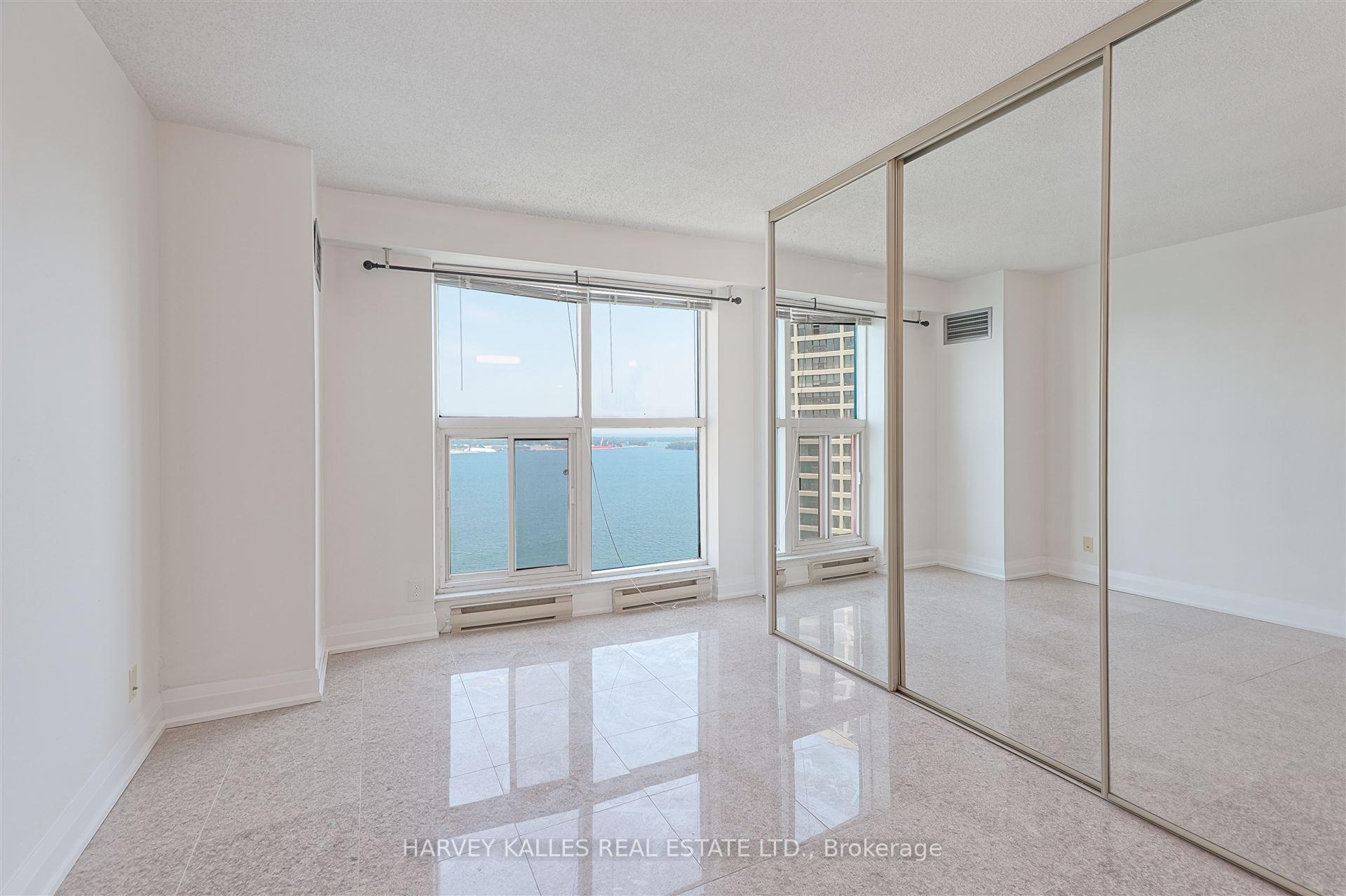 99 Harbour Square 2506