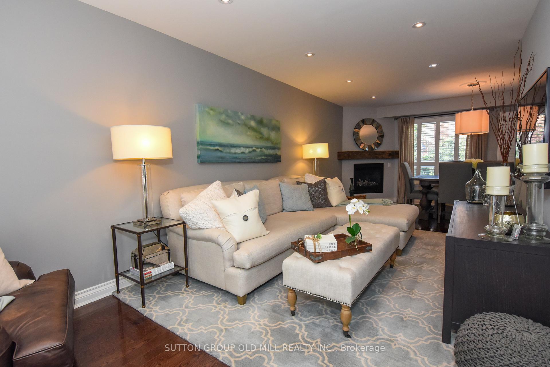 4 Bedrooms Condo at 4635 Regents, Mississauga For sale