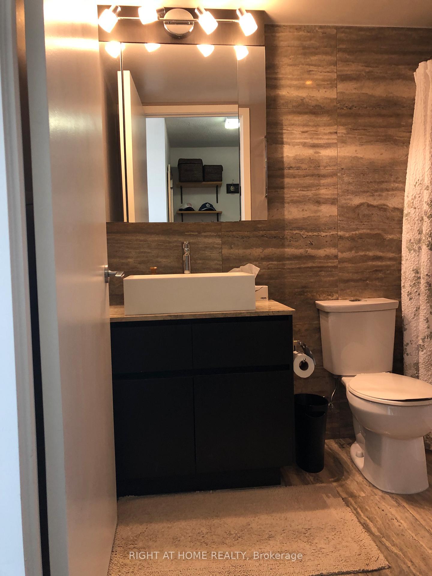 2 Bedrooms Condo at 15 Iceboat,  Toronto For sale