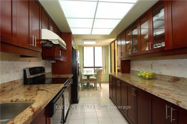 3 Bedrooms Condo at 211 St Patrick,  Toronto For sale