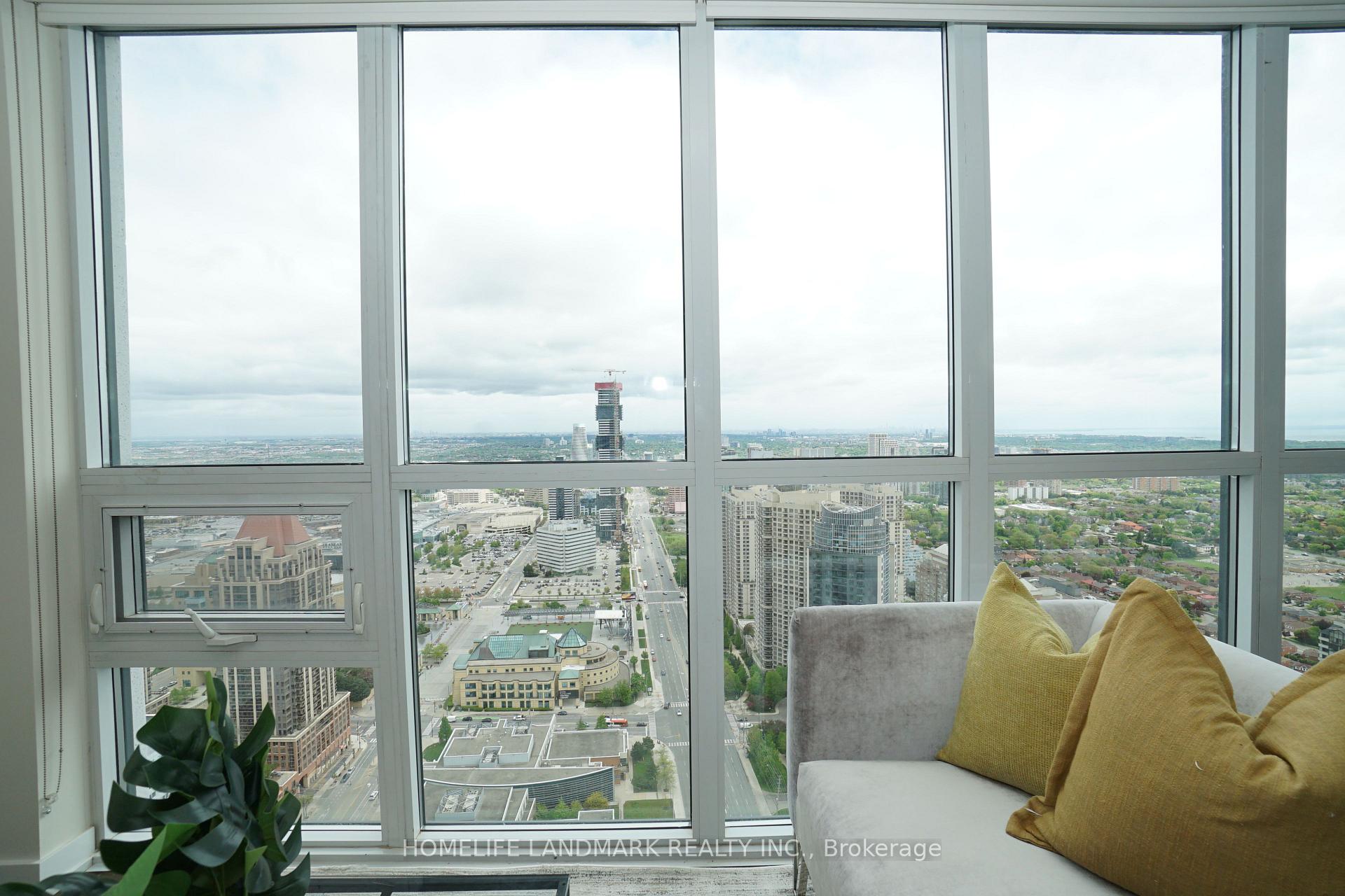 3 Bedrooms Condo at 4011 Brickstone, Mississauga For sale