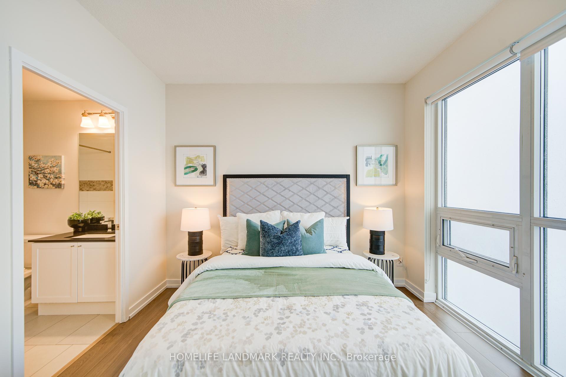 3 Bedrooms Condo at 4011 Brickstone, Mississauga For sale