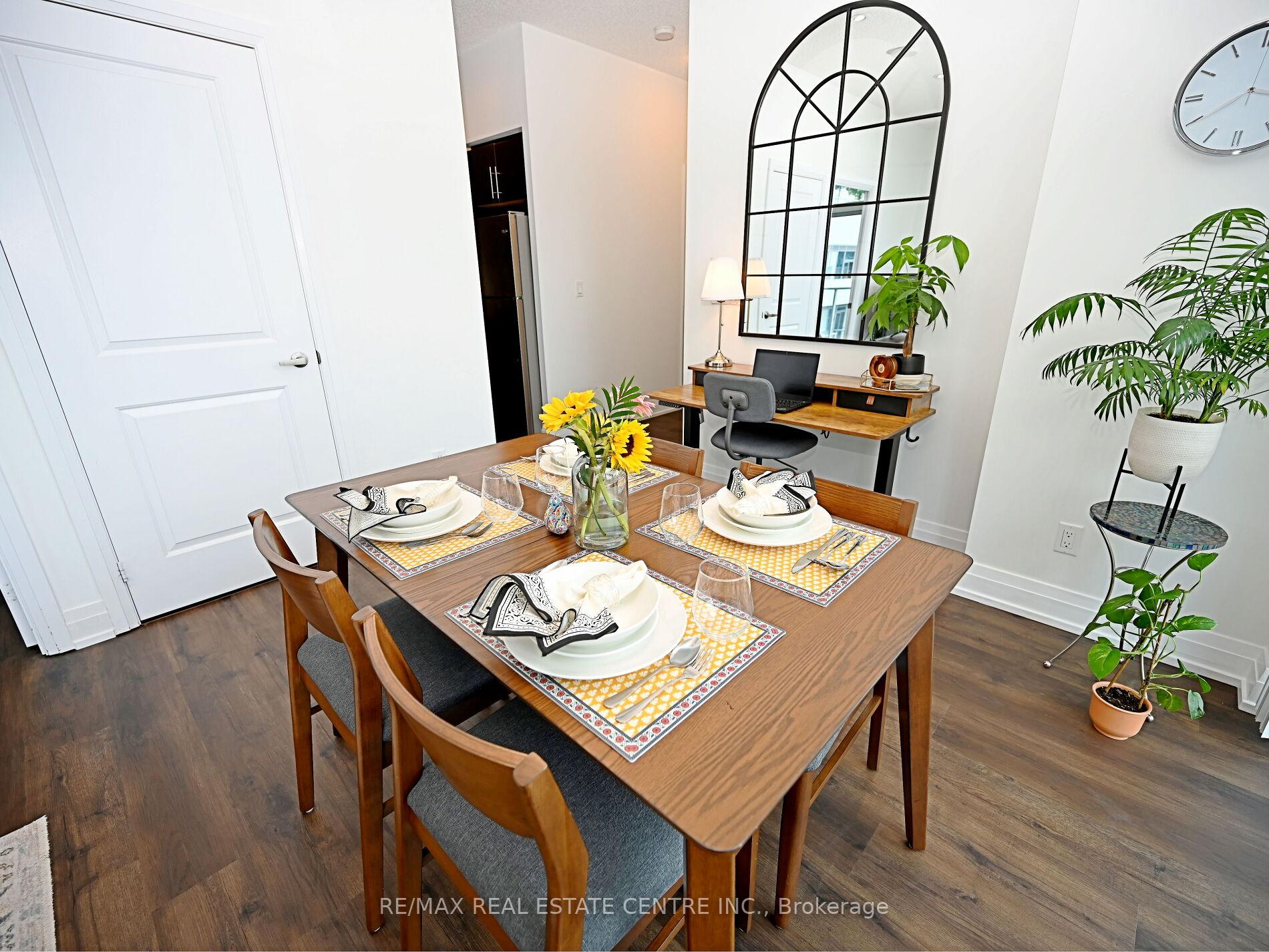 2 Bedrooms Condo at 65 Speers, Oakville For sale