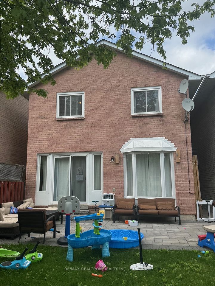 100 Gilmore Crescent, Vaughan, ON L4J 3A1