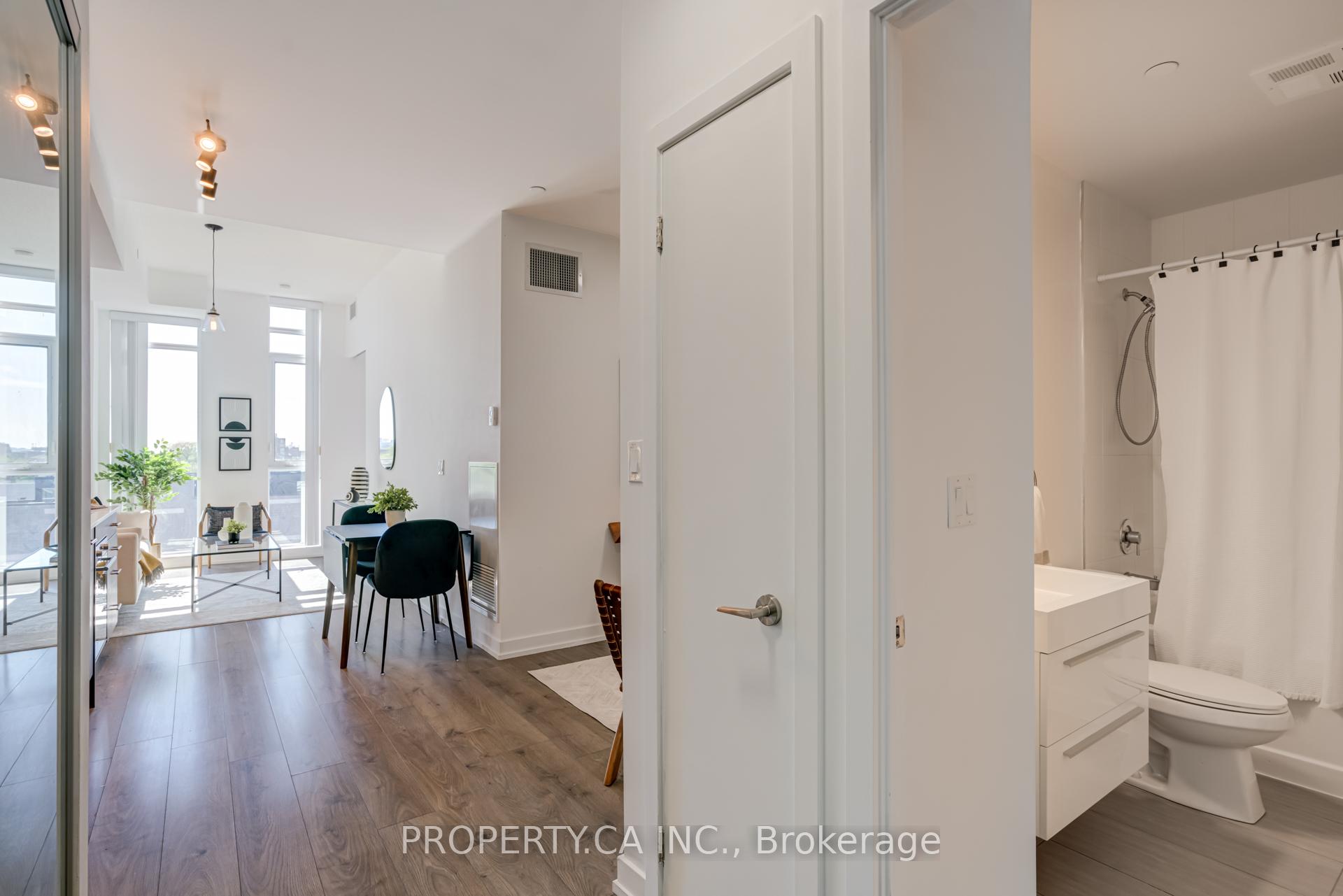 2 Bedrooms Condo at 297 College, Toronto For sale