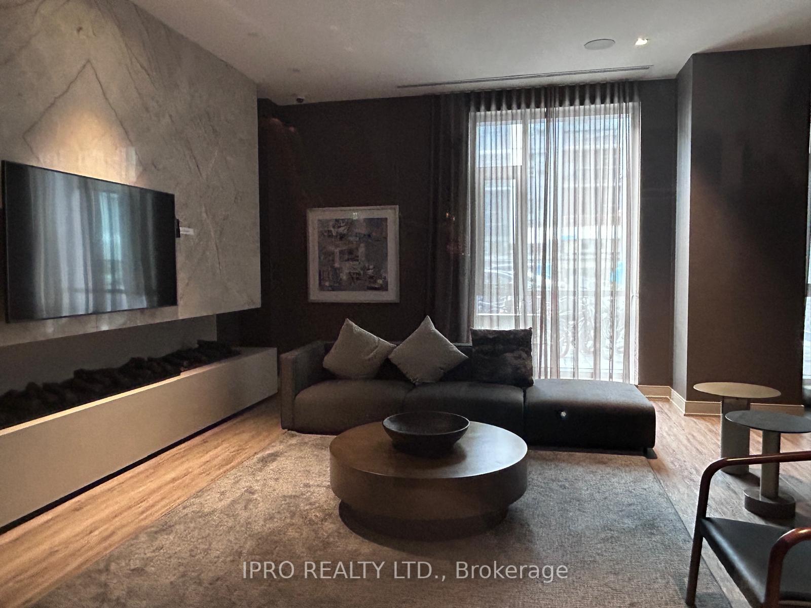 2 Bedrooms Condo at 8 Nahani, Mississauga For sale