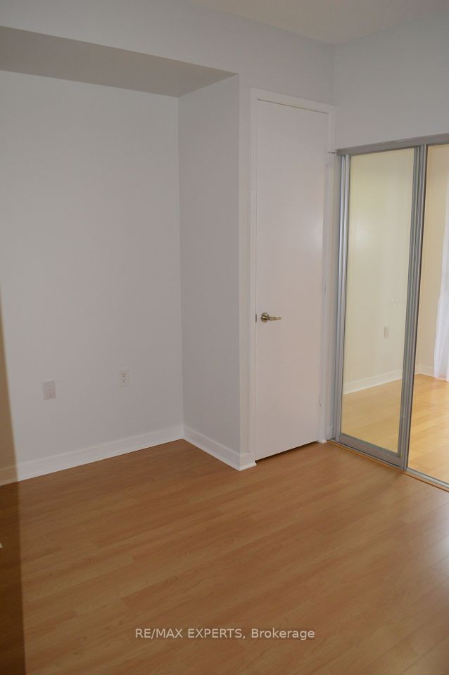 85 Bloor Street E 912