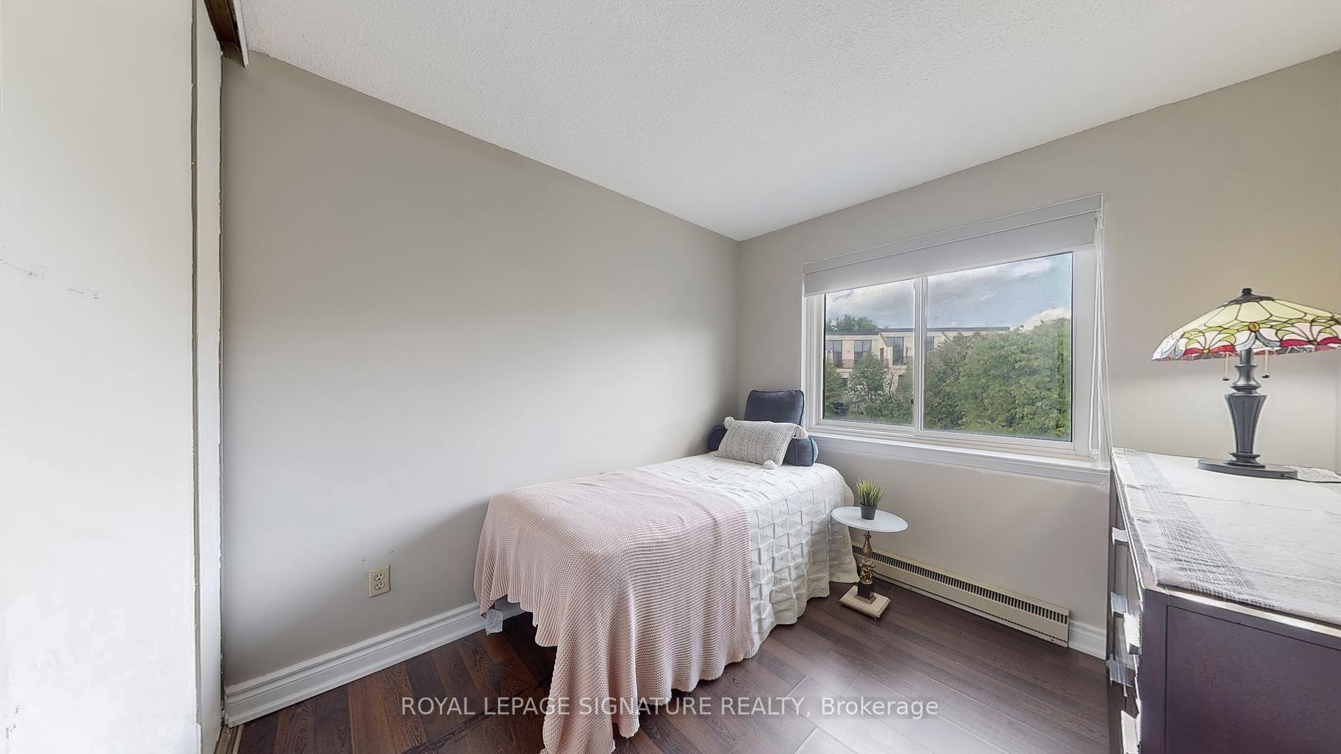 4 Bedrooms Condo at 20 Moonstone, Toronto For sale