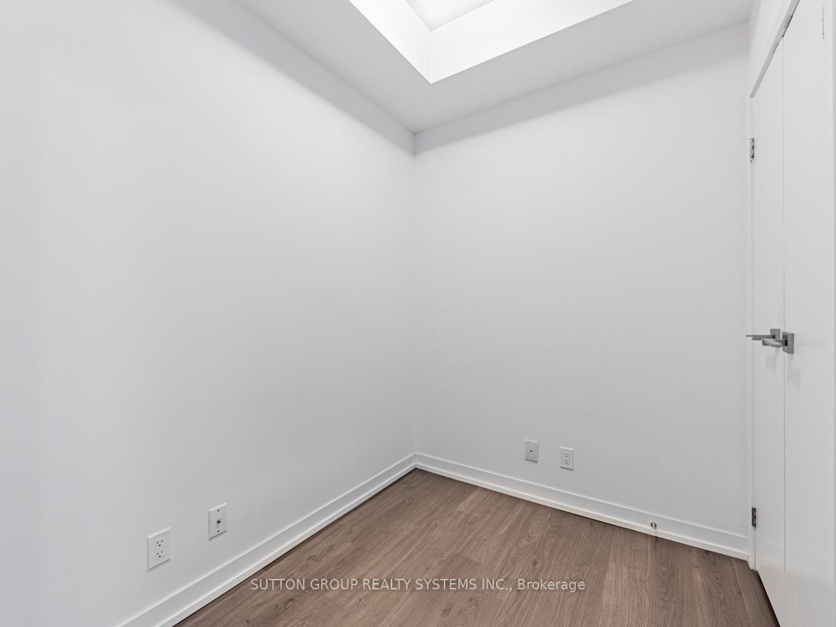 2 Bedrooms Condo at 98 Lillian, Toronto For sale