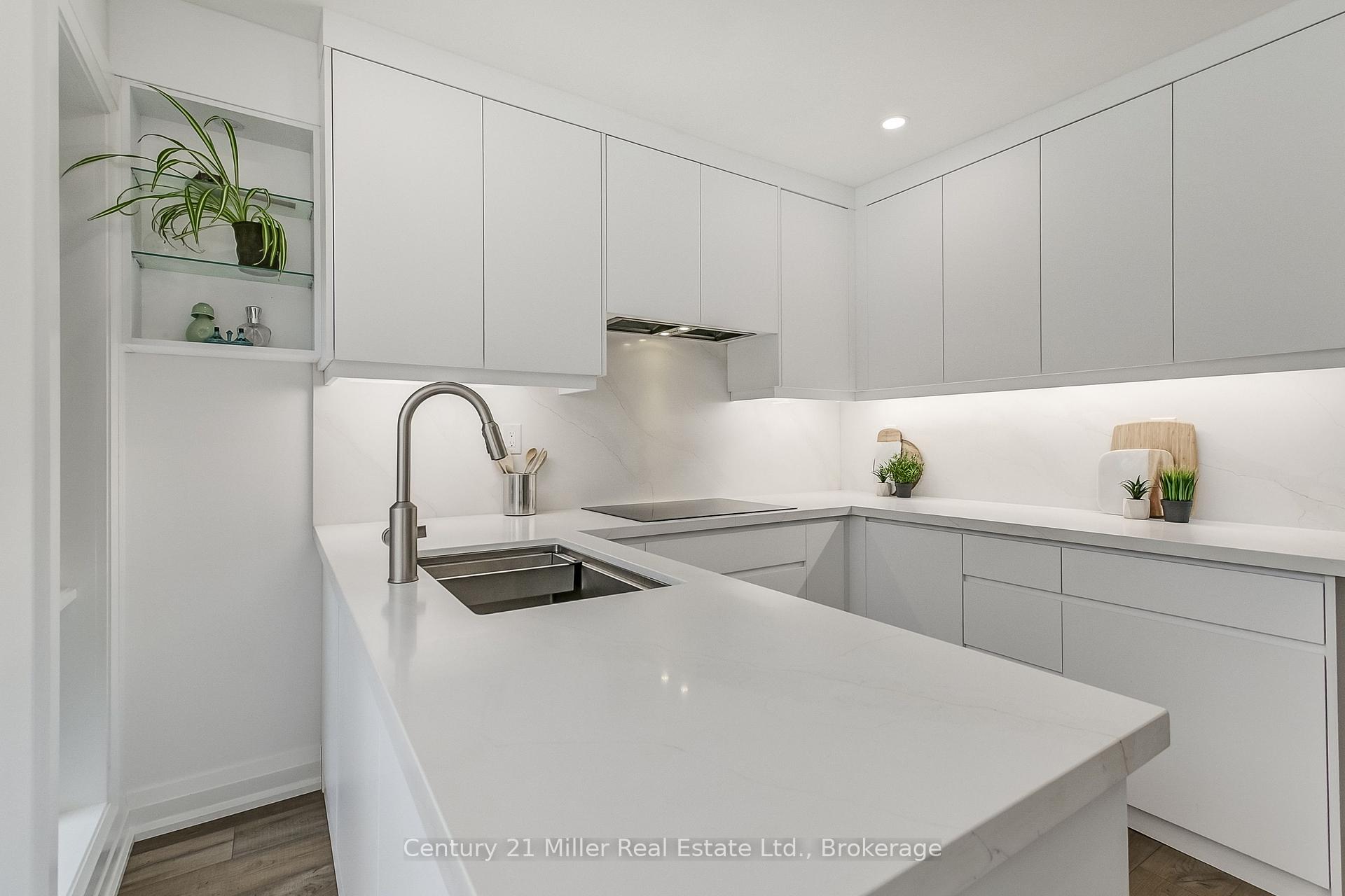 3 Bedrooms Condo at 1120 Queens, Oakville For sale
