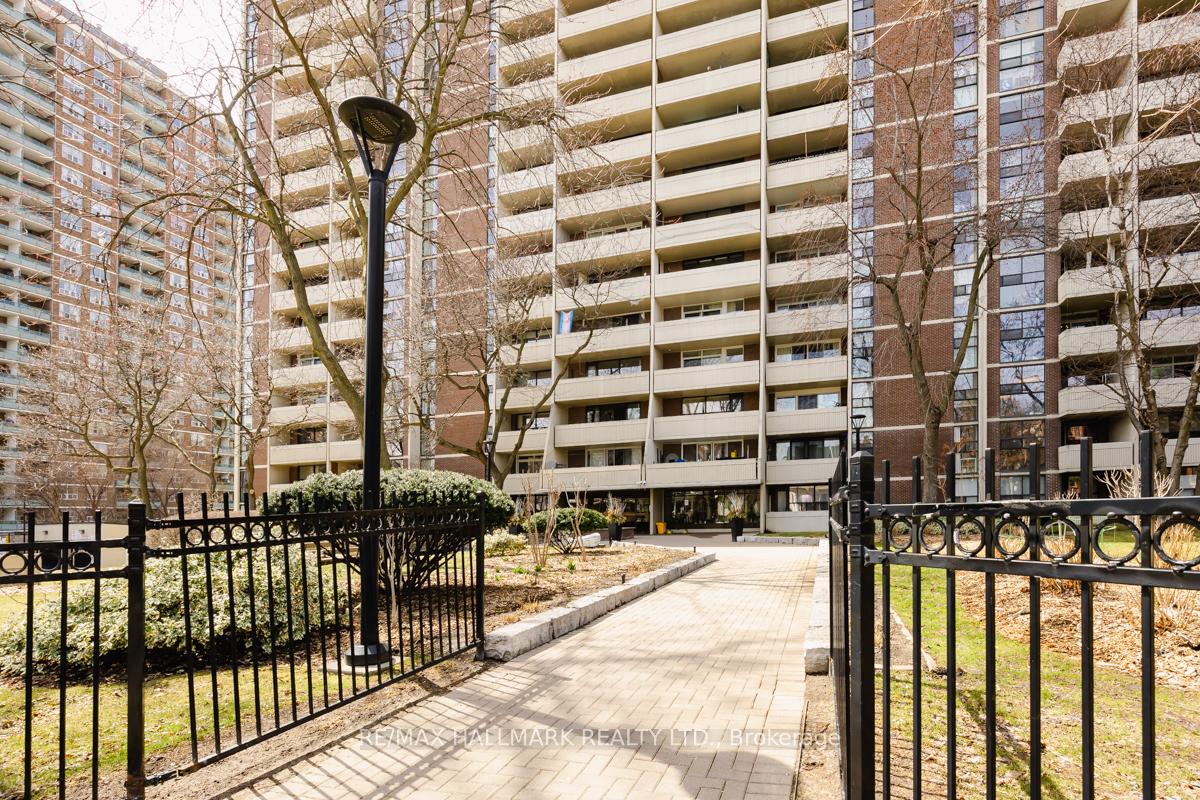 1 Bedroom Condo at 40 Homewood,  Toronto For sale