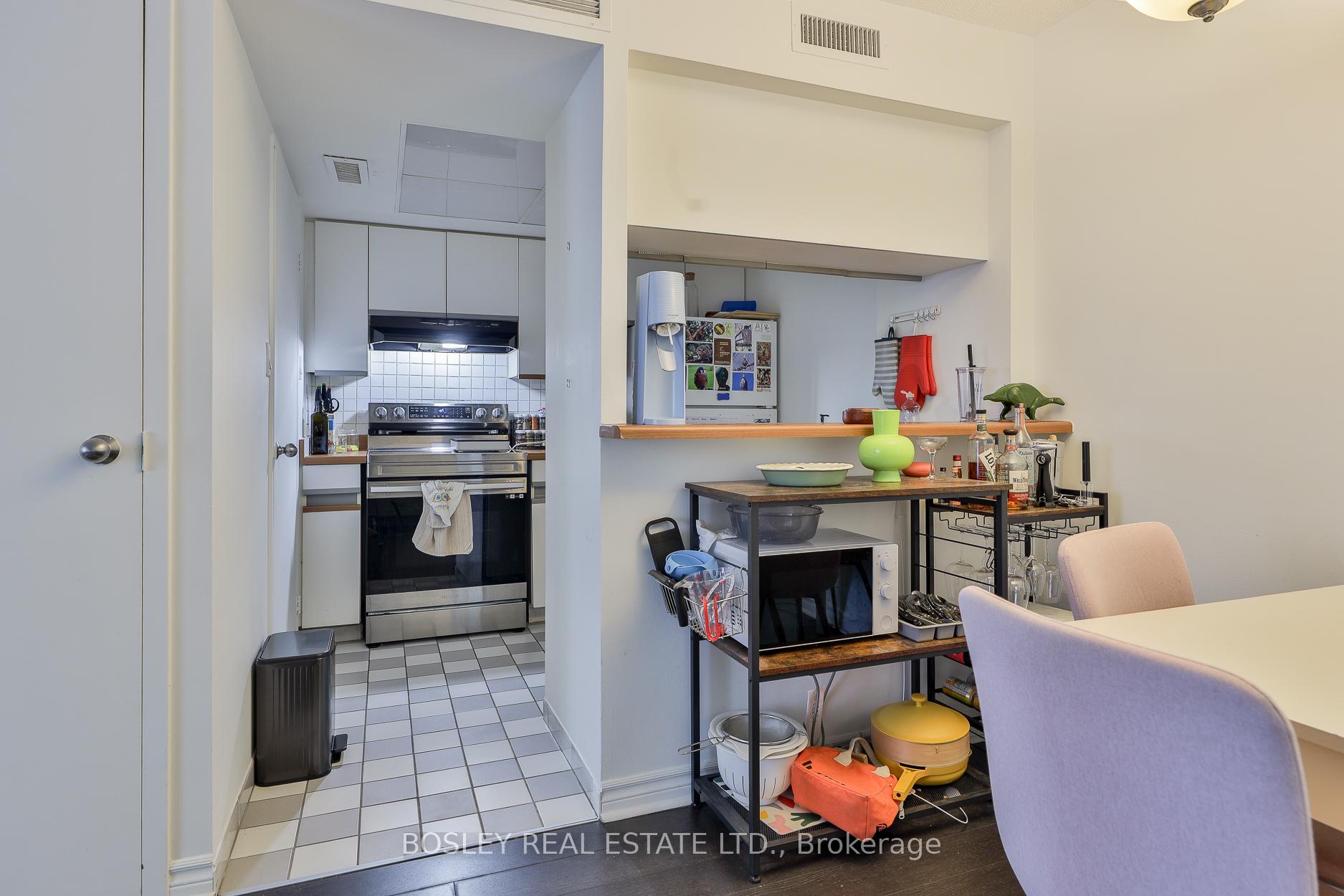 2 Bedrooms Condo at 1001 Bay, Toronto For sale