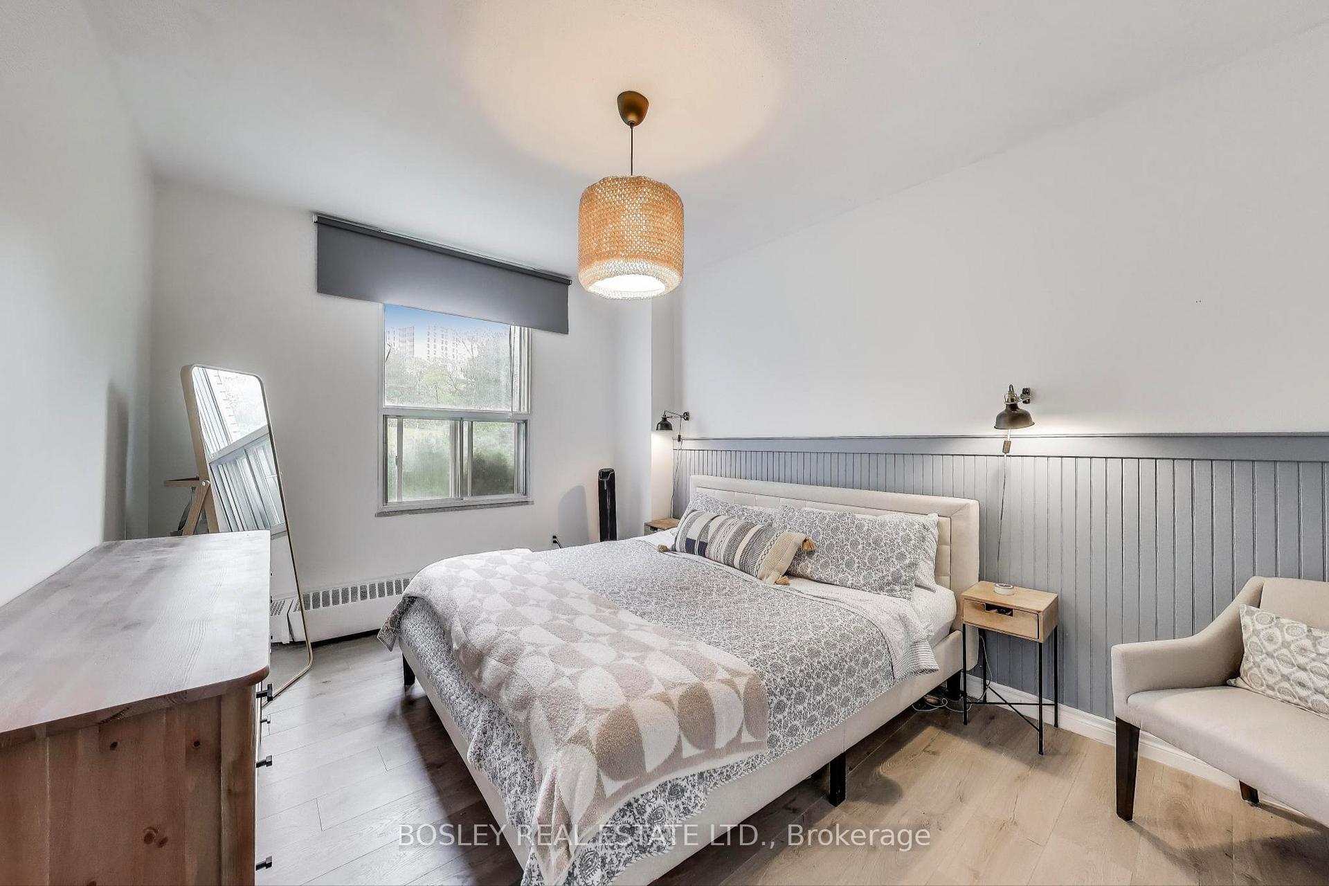 2 Bedrooms Condo at 10 Parkway Forest, Toronto For sale