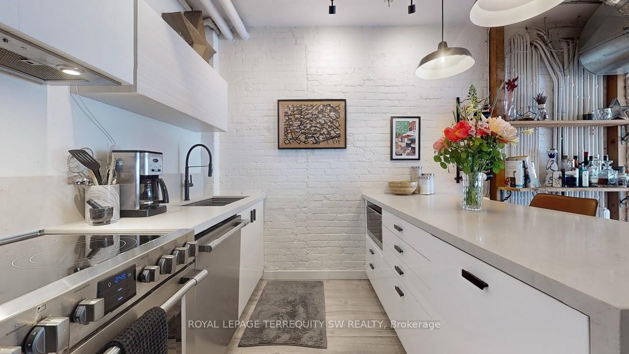 2 Bedrooms Condo at 284 St Helens, Toronto For sale