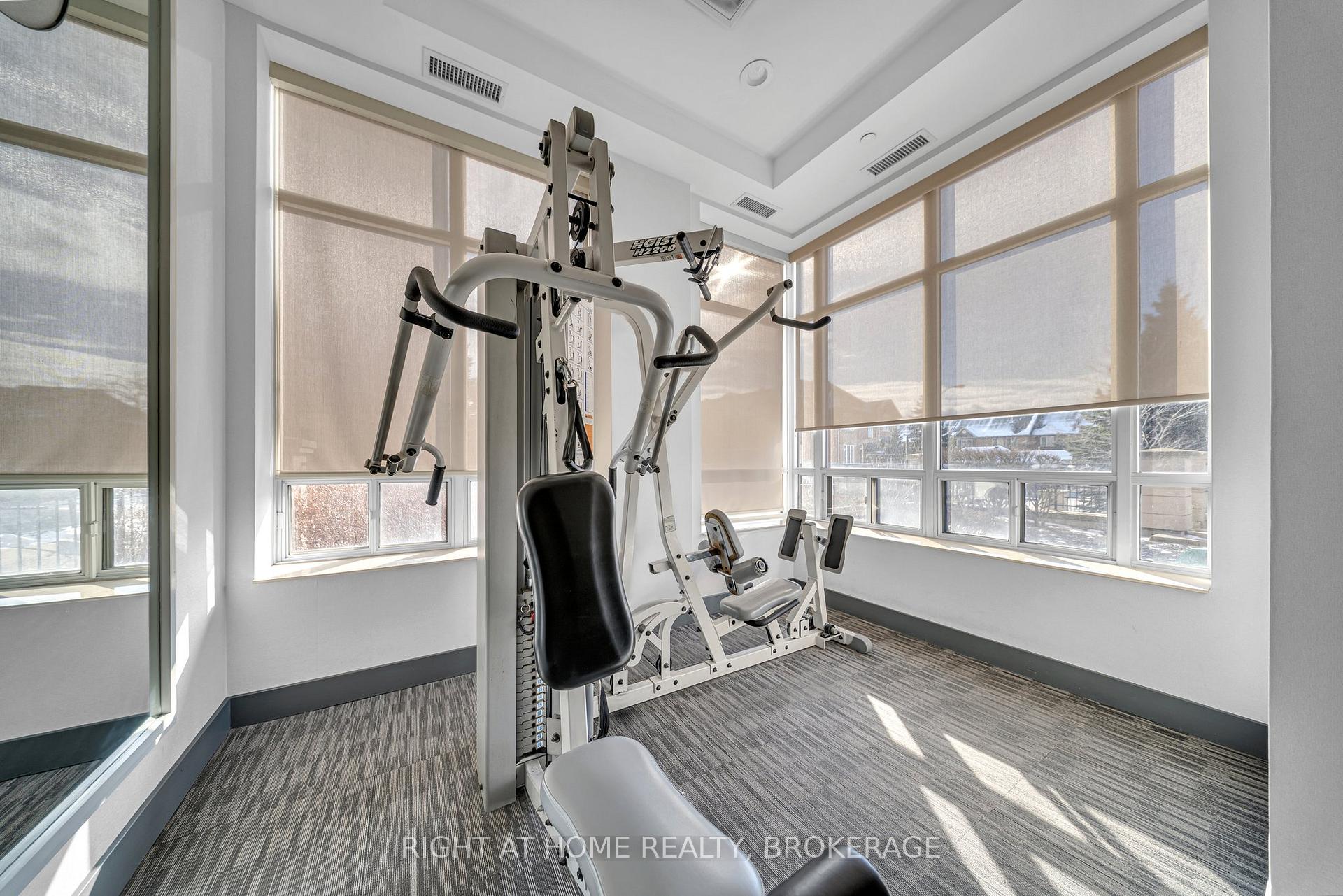 2 Bedrooms Condo at 55 STRATHAVEN, Mississauga For sale