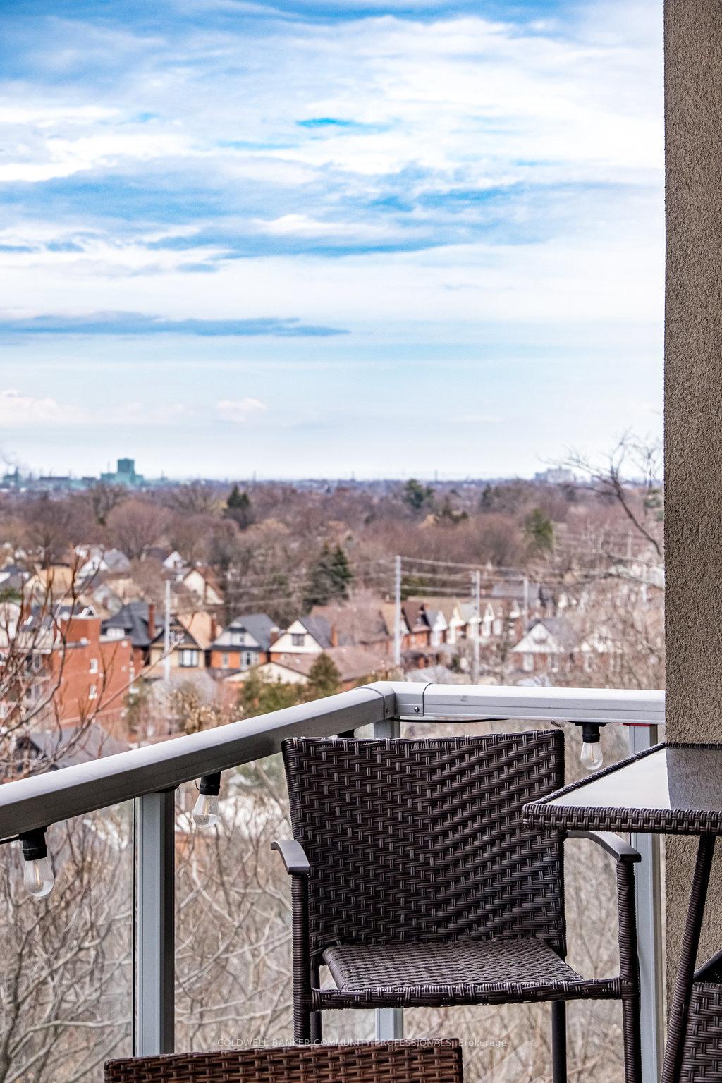 2 Bedrooms Condo at 467 Charlton, Hamilton For sale
