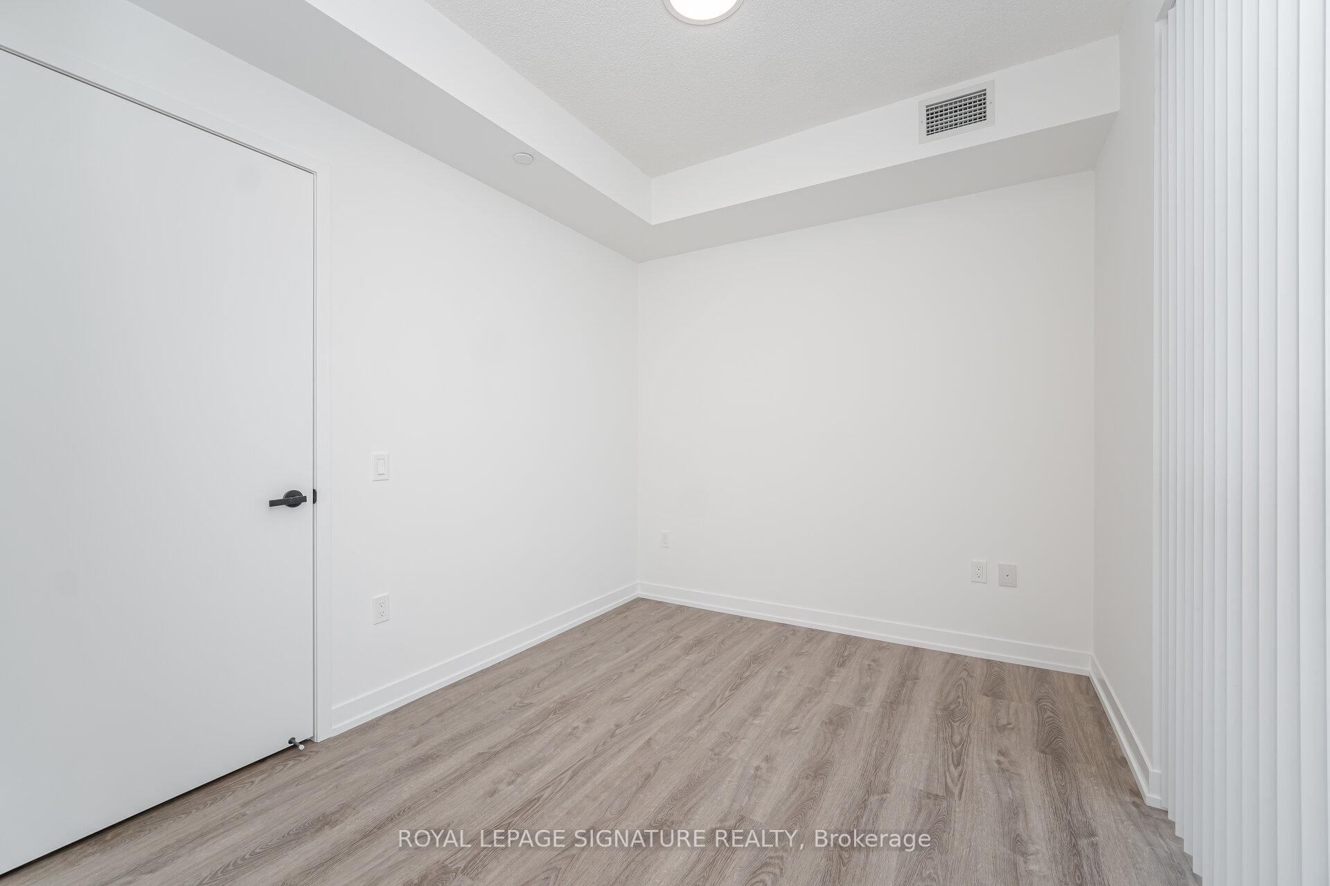 2 Bedrooms Condo at 195 Commerce, Vaughan For sale