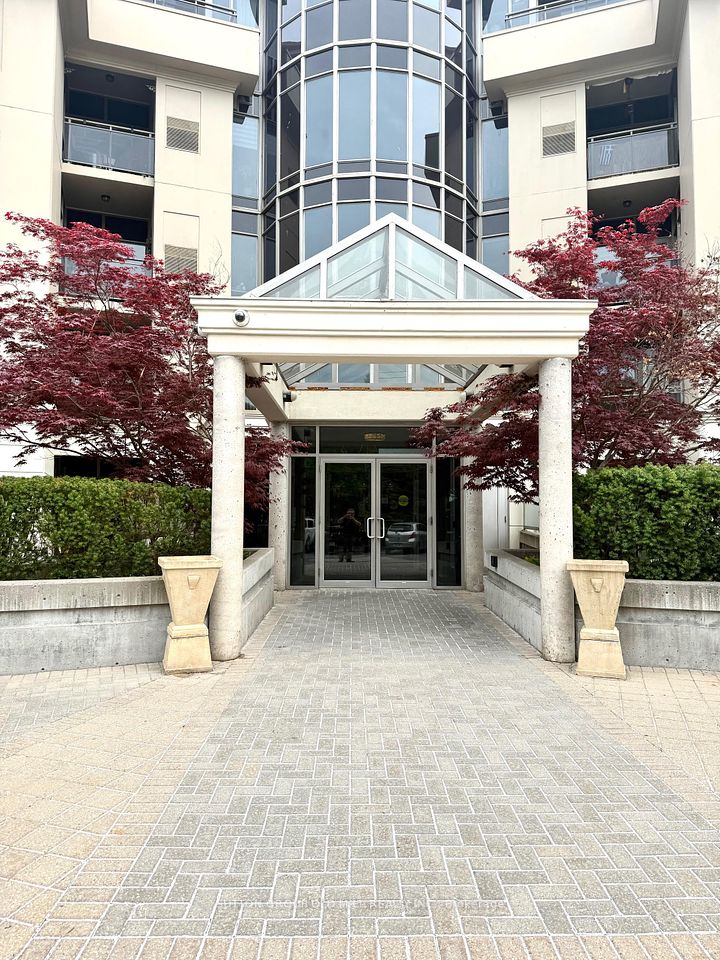 8201 Islington