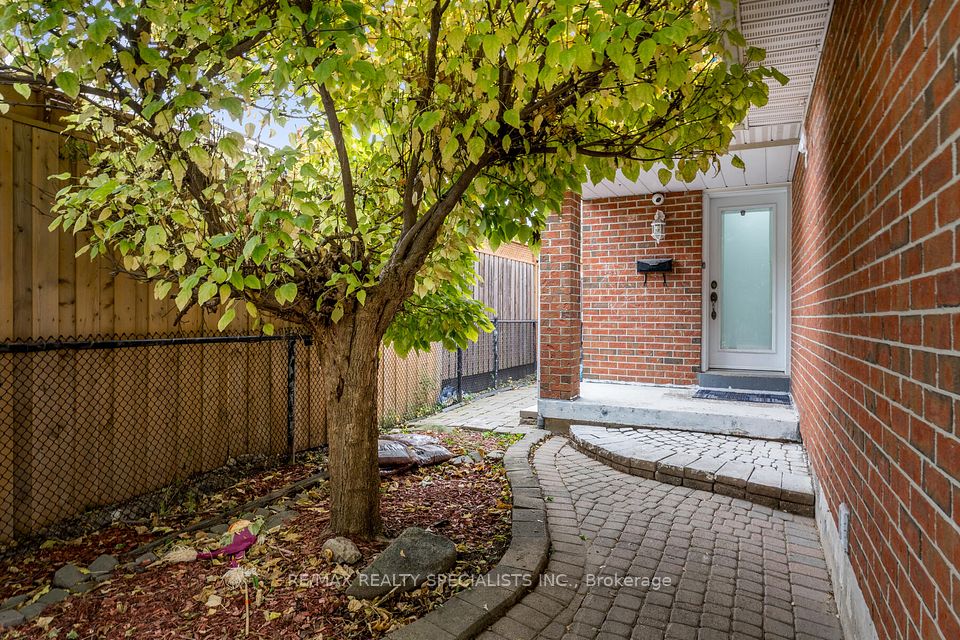 148 Sunforest Drive, Brampton, ON L6Z 2B6