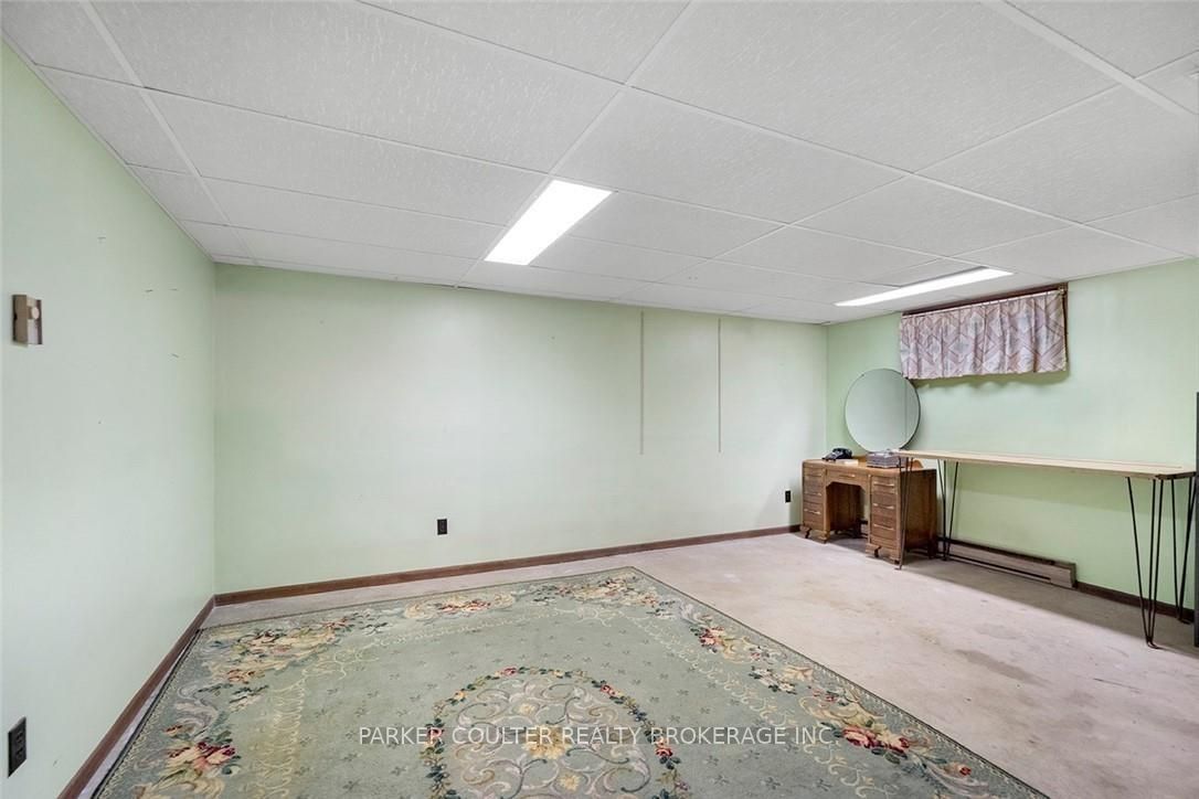 1736 Killarney Beach Road