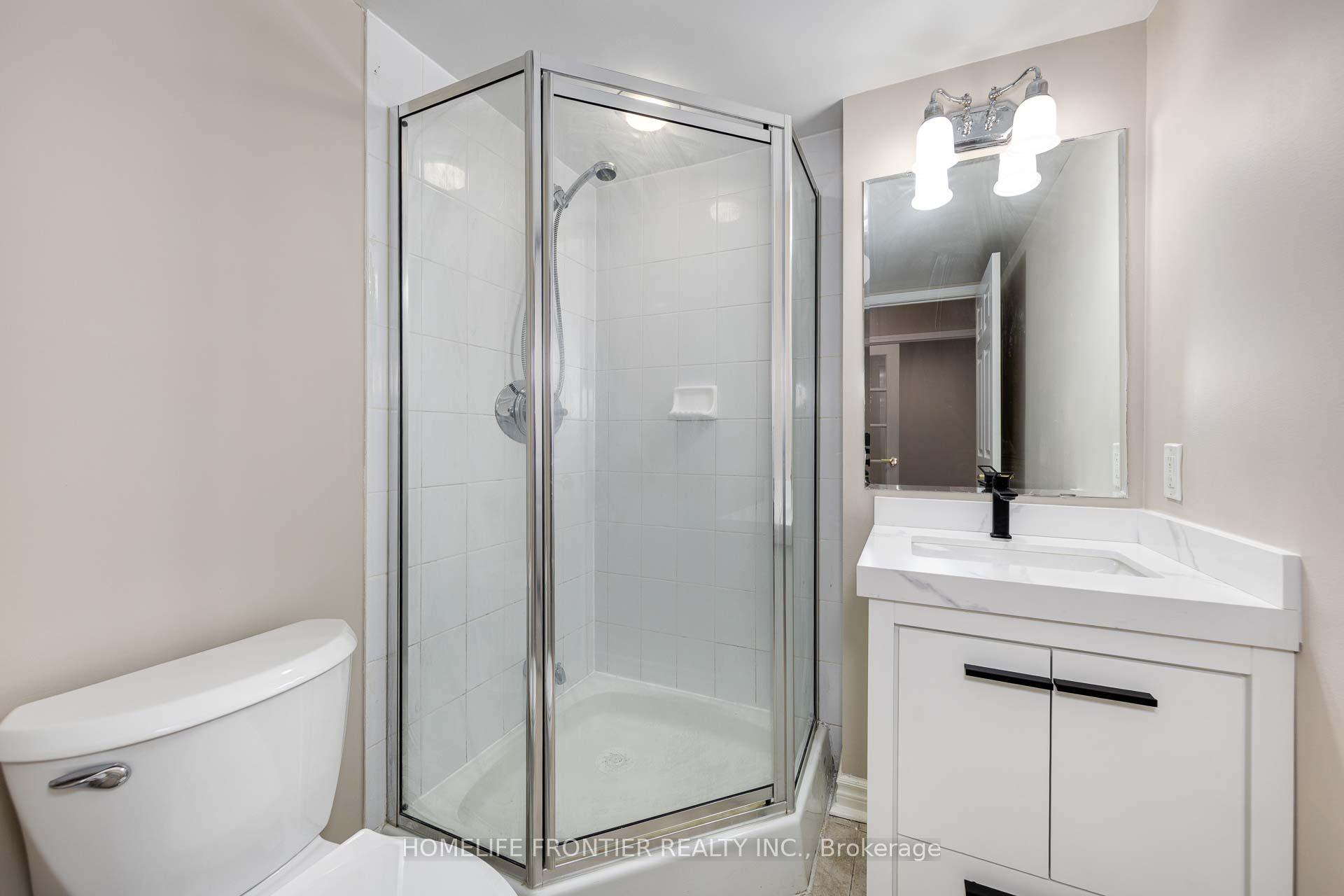 2 Bedrooms Condo at 18 Kenaston, Toronto For sale