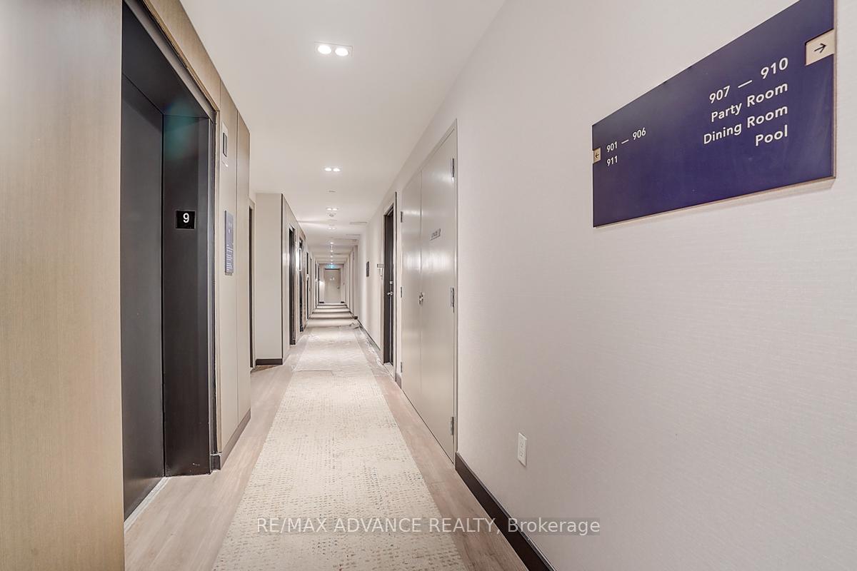 2 Bedrooms Condo at 7 Golden Lion, Toronto For sale