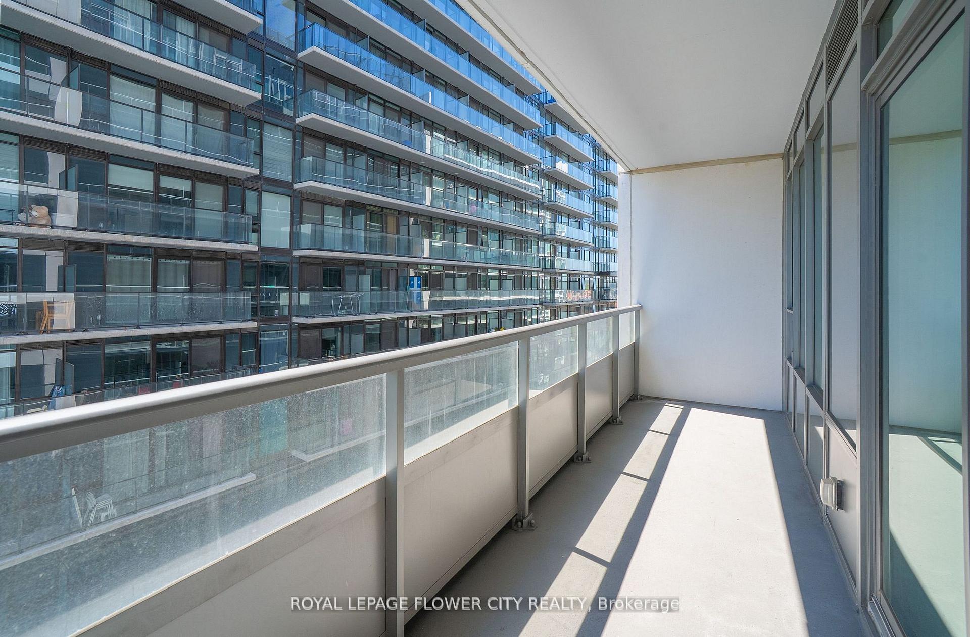 2 Bedrooms Condo at 212 King William, Hamilton For sale