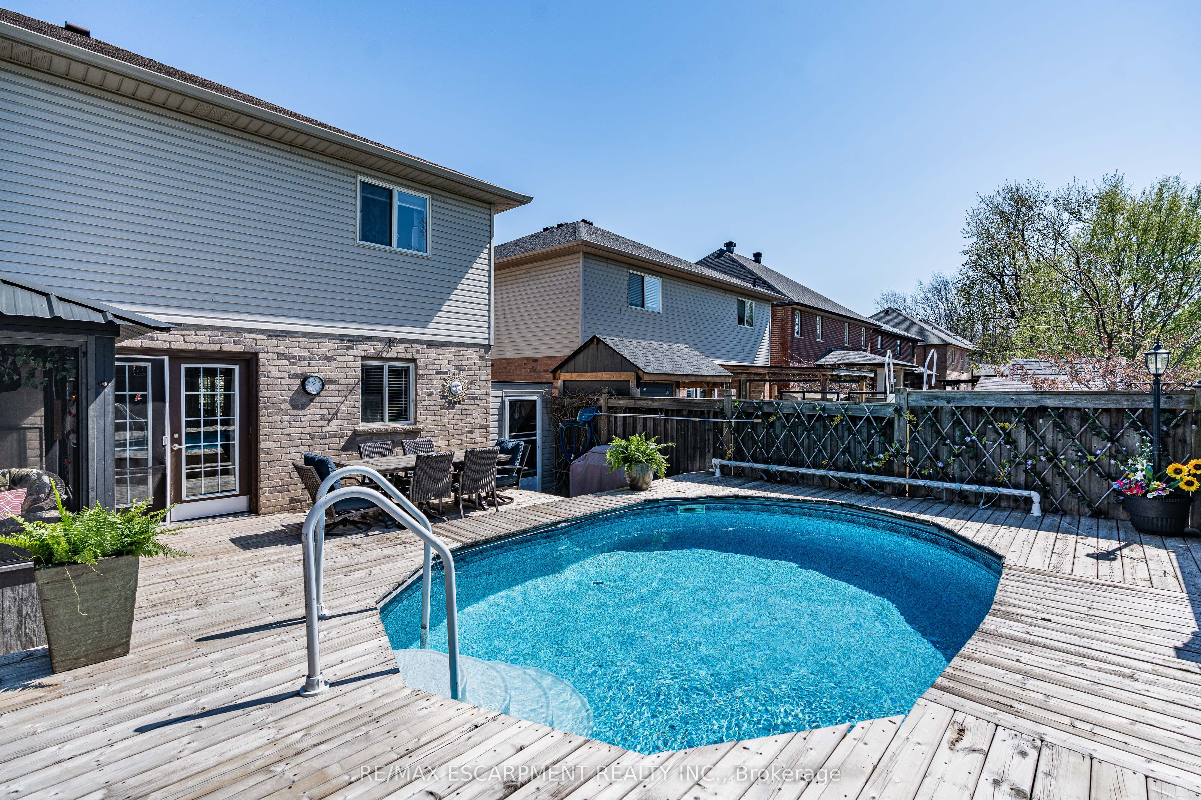 28 Edgecroft Crescent