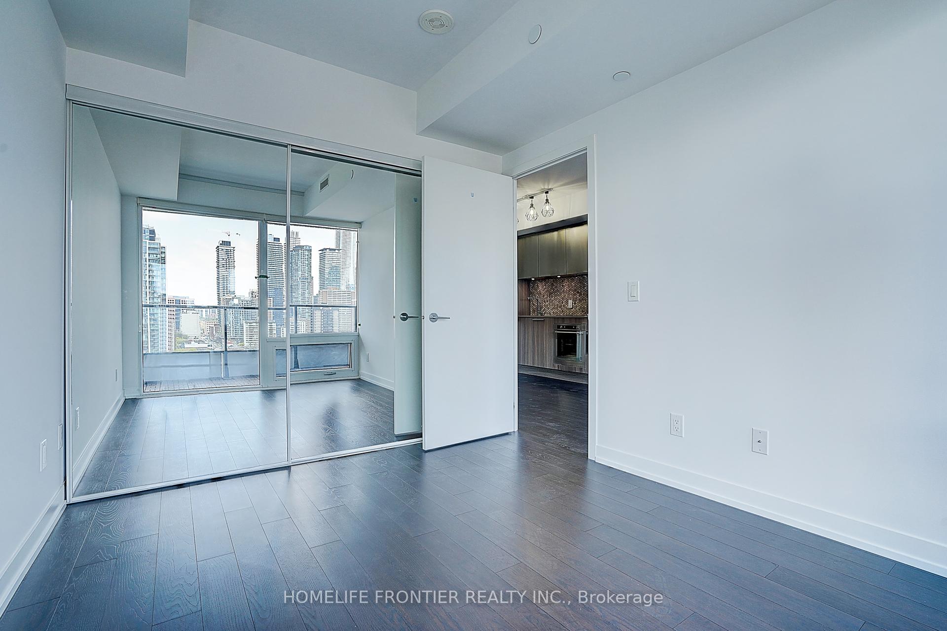 2 Bedrooms Condo at 85 Wood,  Toronto For sale
