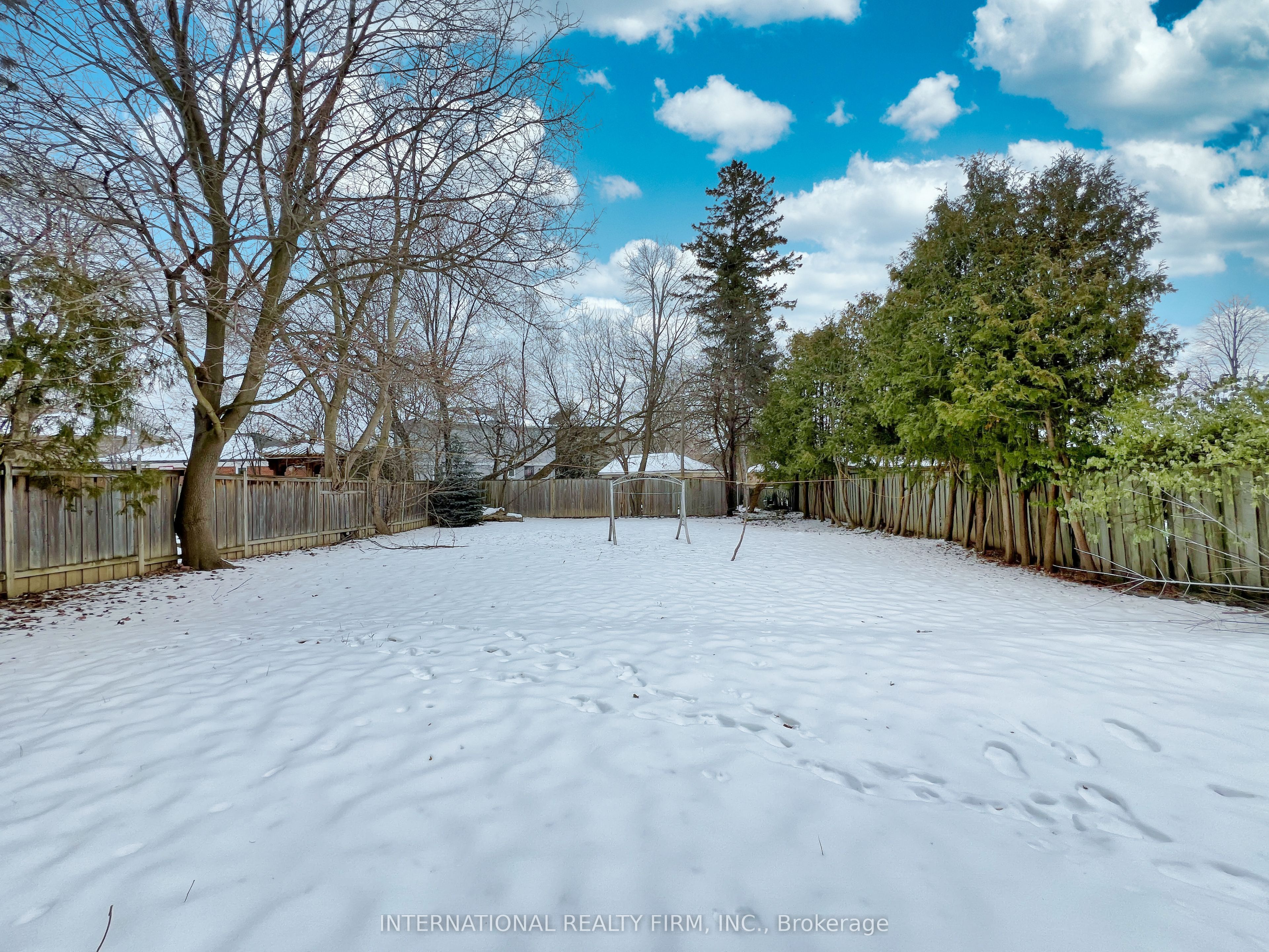 9 Lister Drive, Toronto, ON M2R 2W7