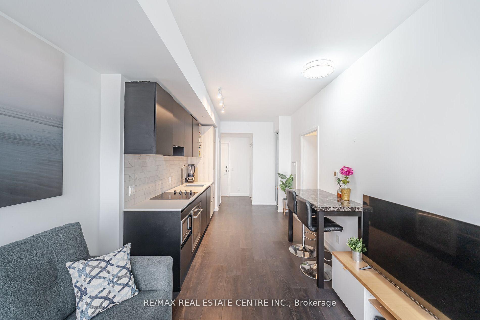 2 Bedrooms Condo at 55 Mercer,  Toronto For sale