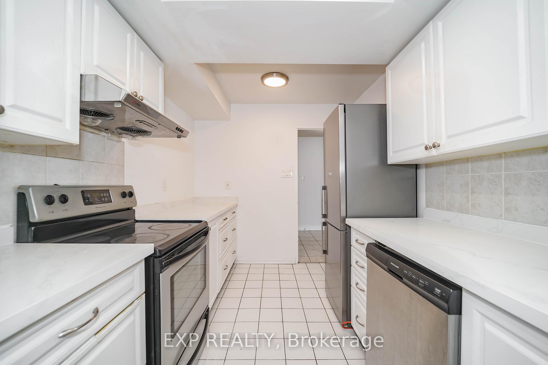 3 Bedrooms Condo at 4450 Tucana, Mississauga For sale