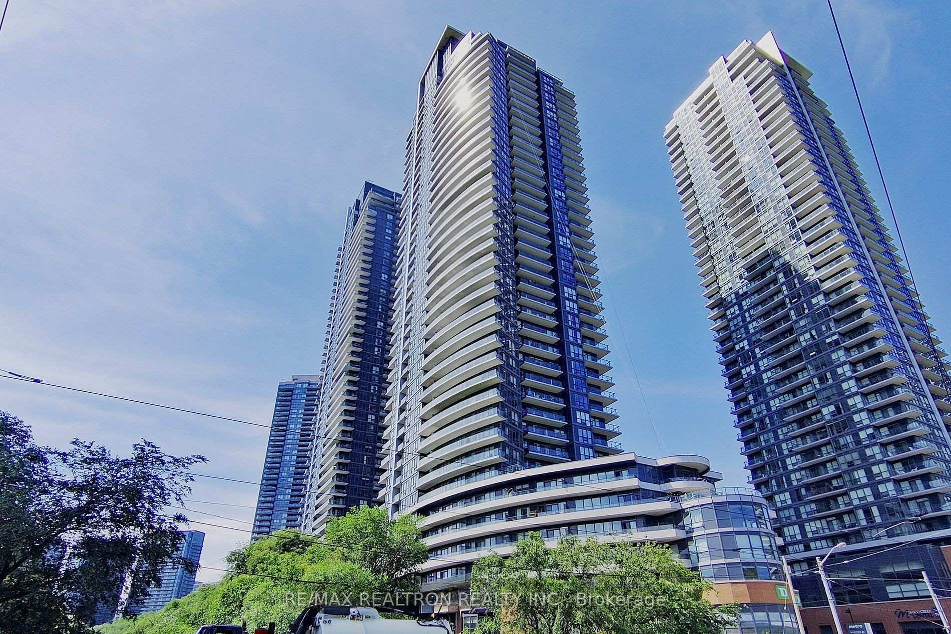 2 Bedrooms Condo at 2212 Lakeshore, Toronto For sale